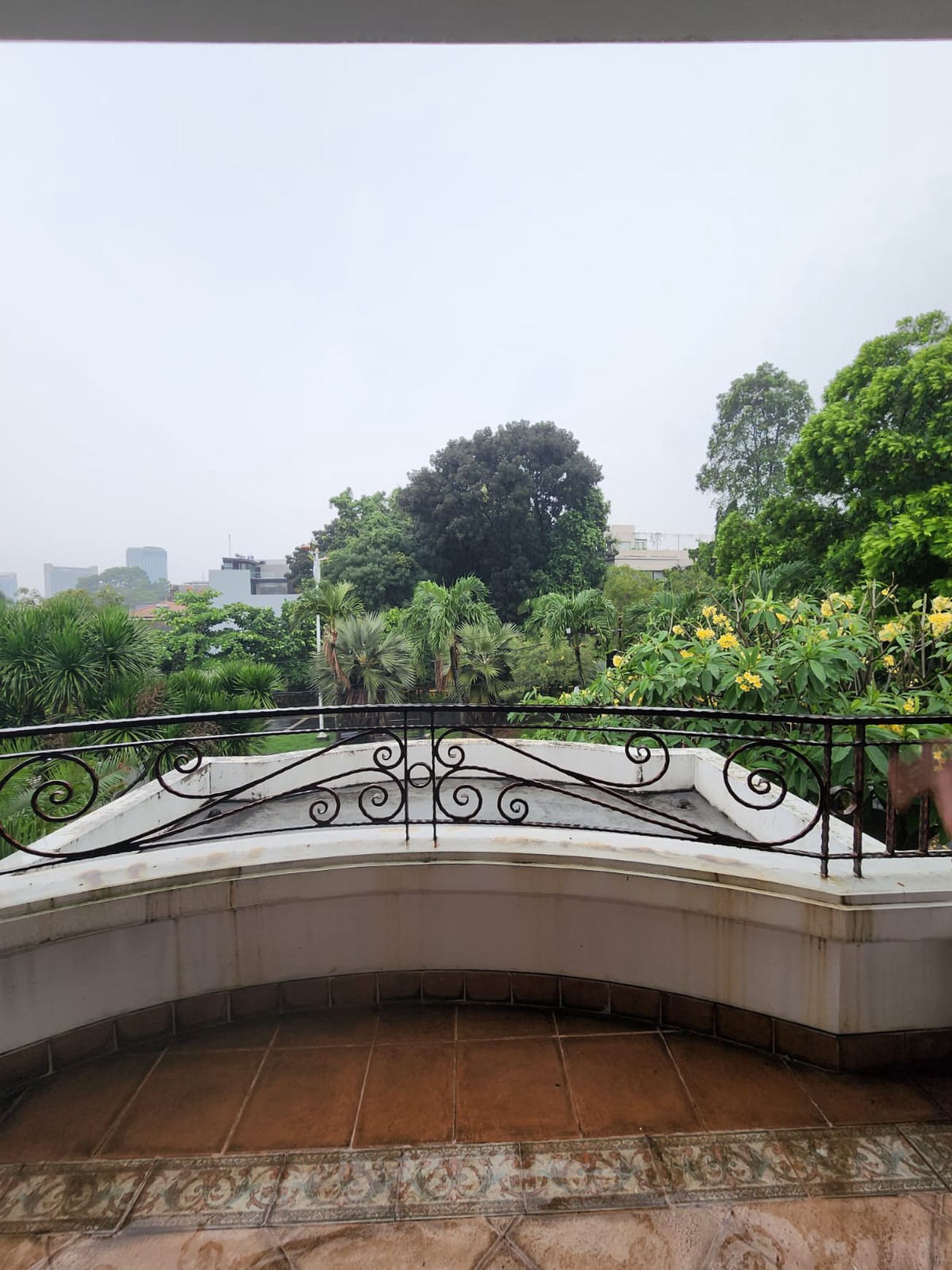 Rumah Bagus Di Jl Sekolah Kencana Pondok Indah Jakarta Selatan