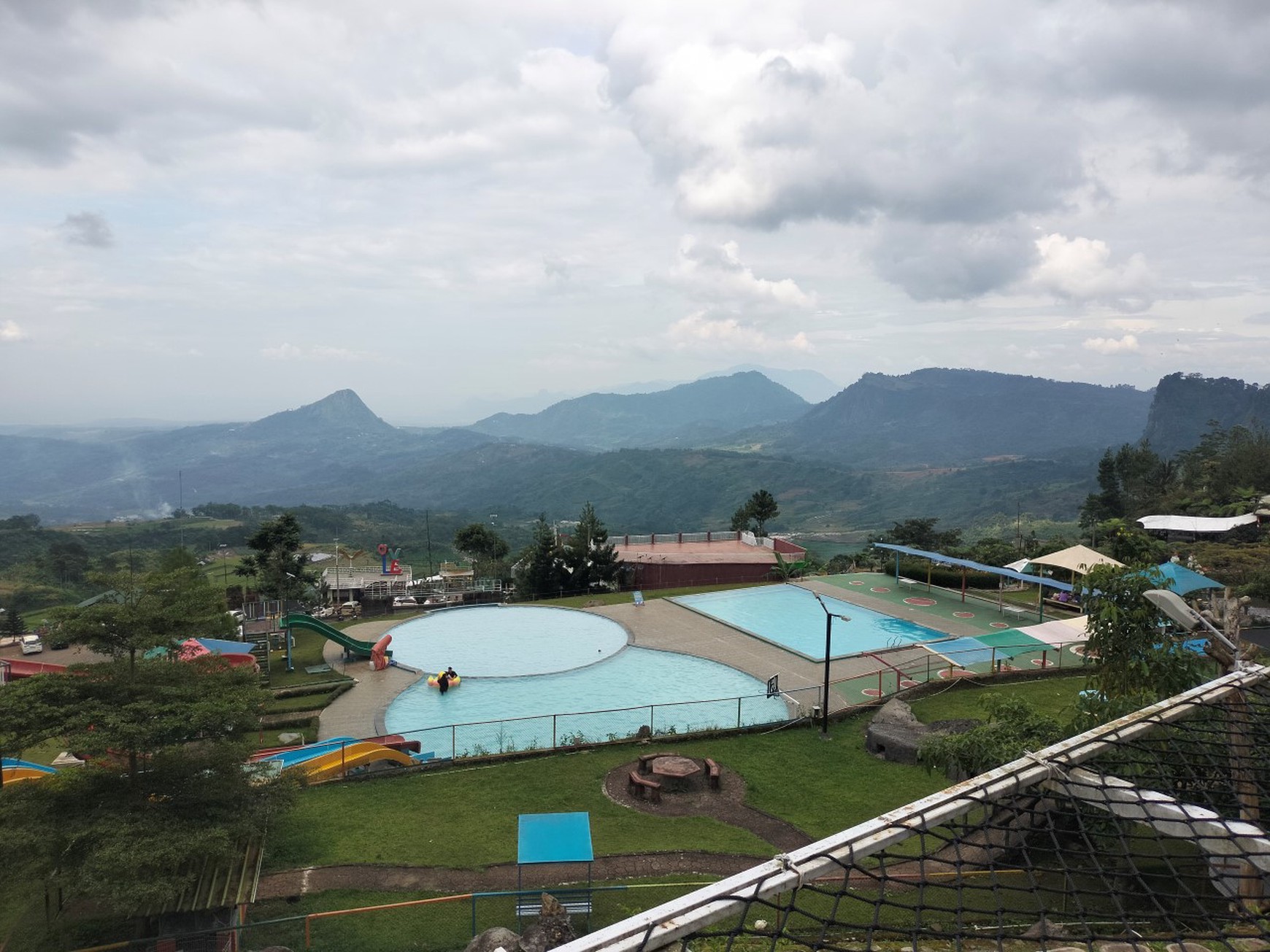 Wisata Alam dan Resort jl Puncak Dua wargajaya Bogor