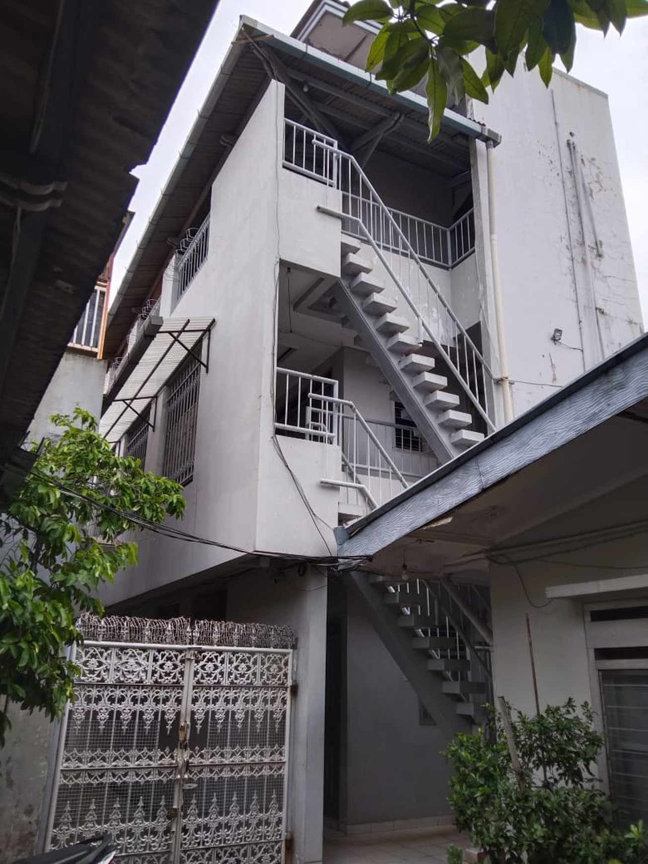 Rumah Kos-kosan Di Jl Sambiloto Kayu Putih Jakarta Timur