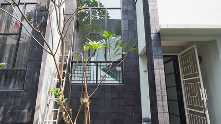 Rumah Bagus Di Bali Maissonette, Cilandak Jakarta Selatan