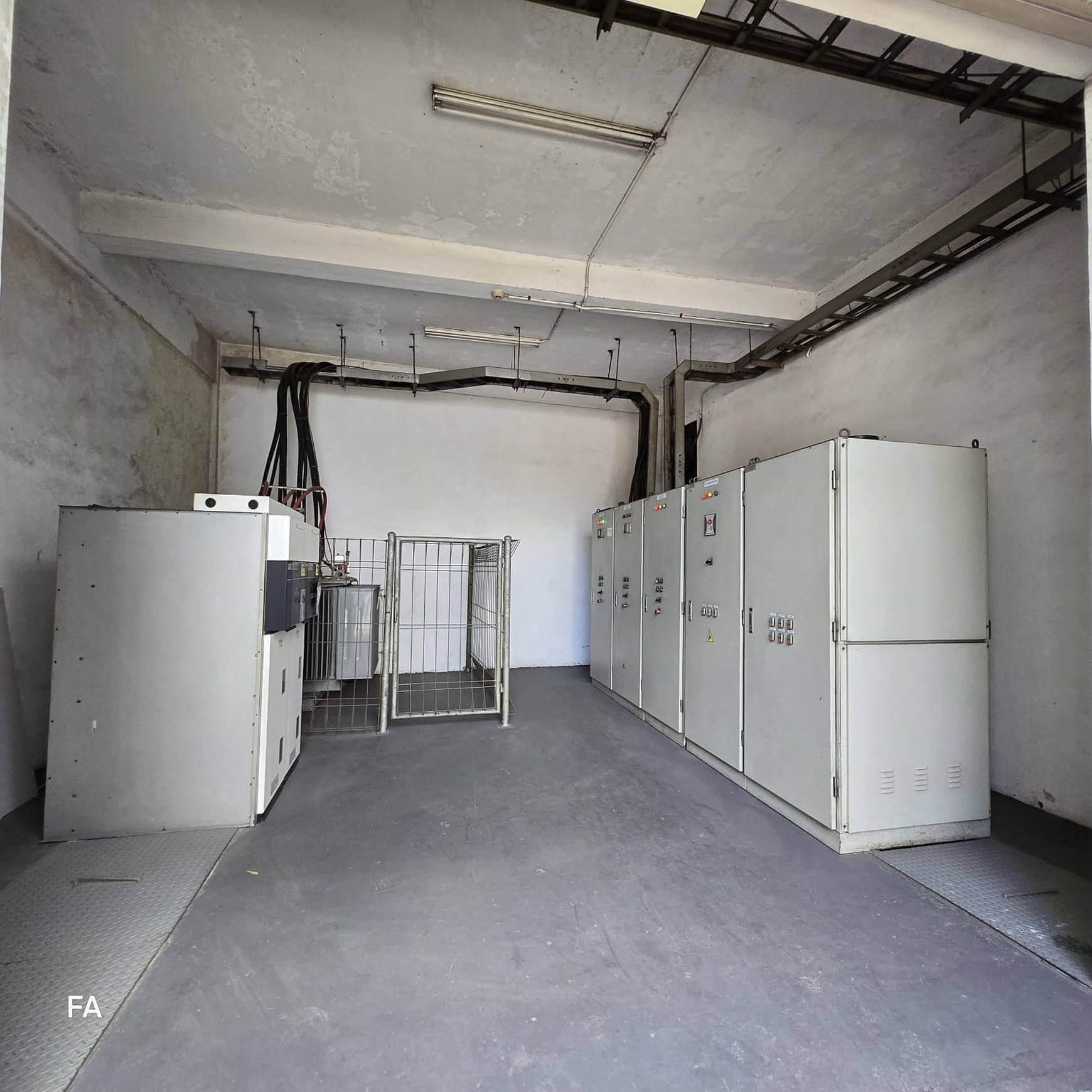 Gedung kantor + Warehouse Ready to use luas 9614 m2 di Taman Tekno BSD