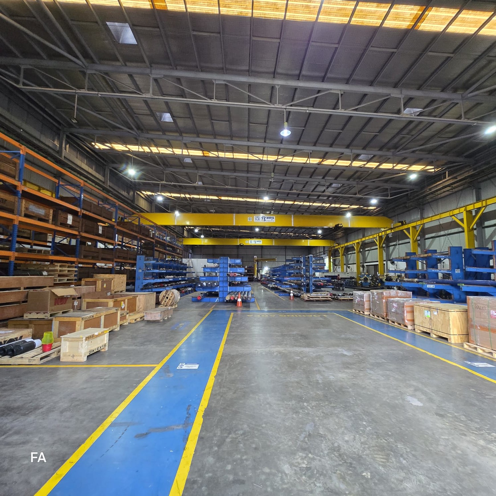 Gedung kantor + Warehouse Ready to use luas 9614 m2 di Taman Tekno BSD
