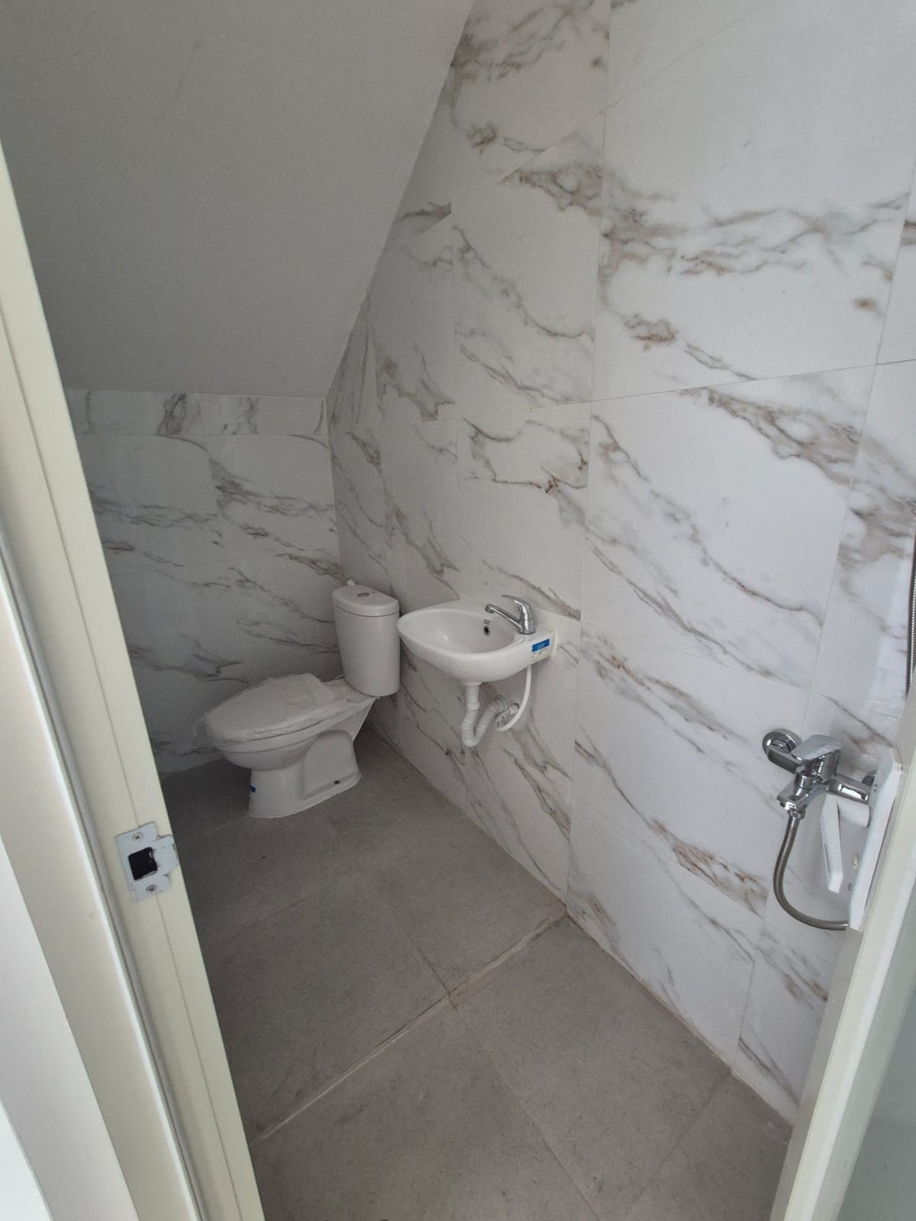 Dijual 2 unit Rumah BARU FRESH SUTOREJO UTARA ( MAIN ROAD ), Surabaya Timur