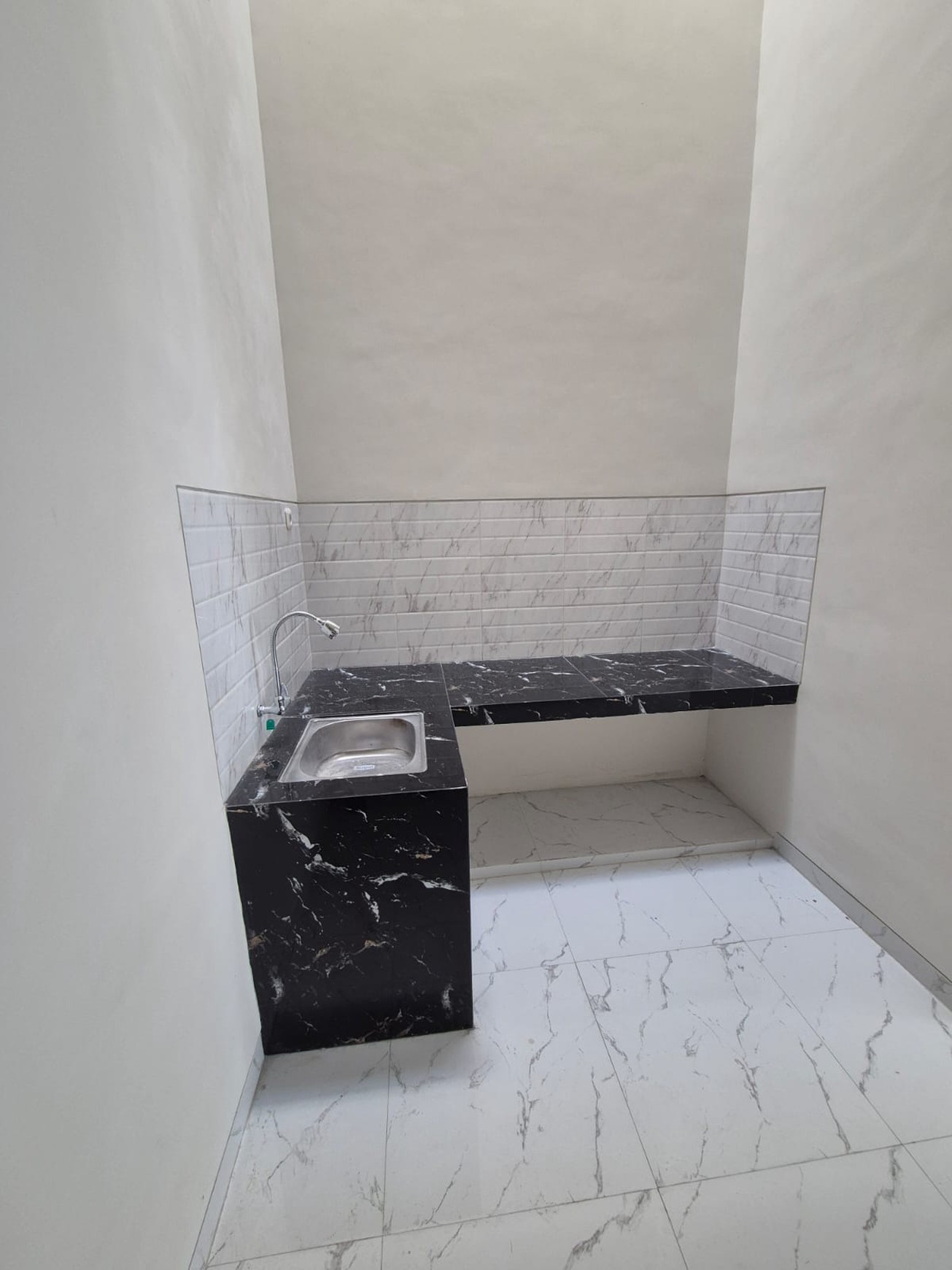 Dijual 2 unit Rumah BARU FRESH SUTOREJO UTARA ( MAIN ROAD ), Surabaya Timur
