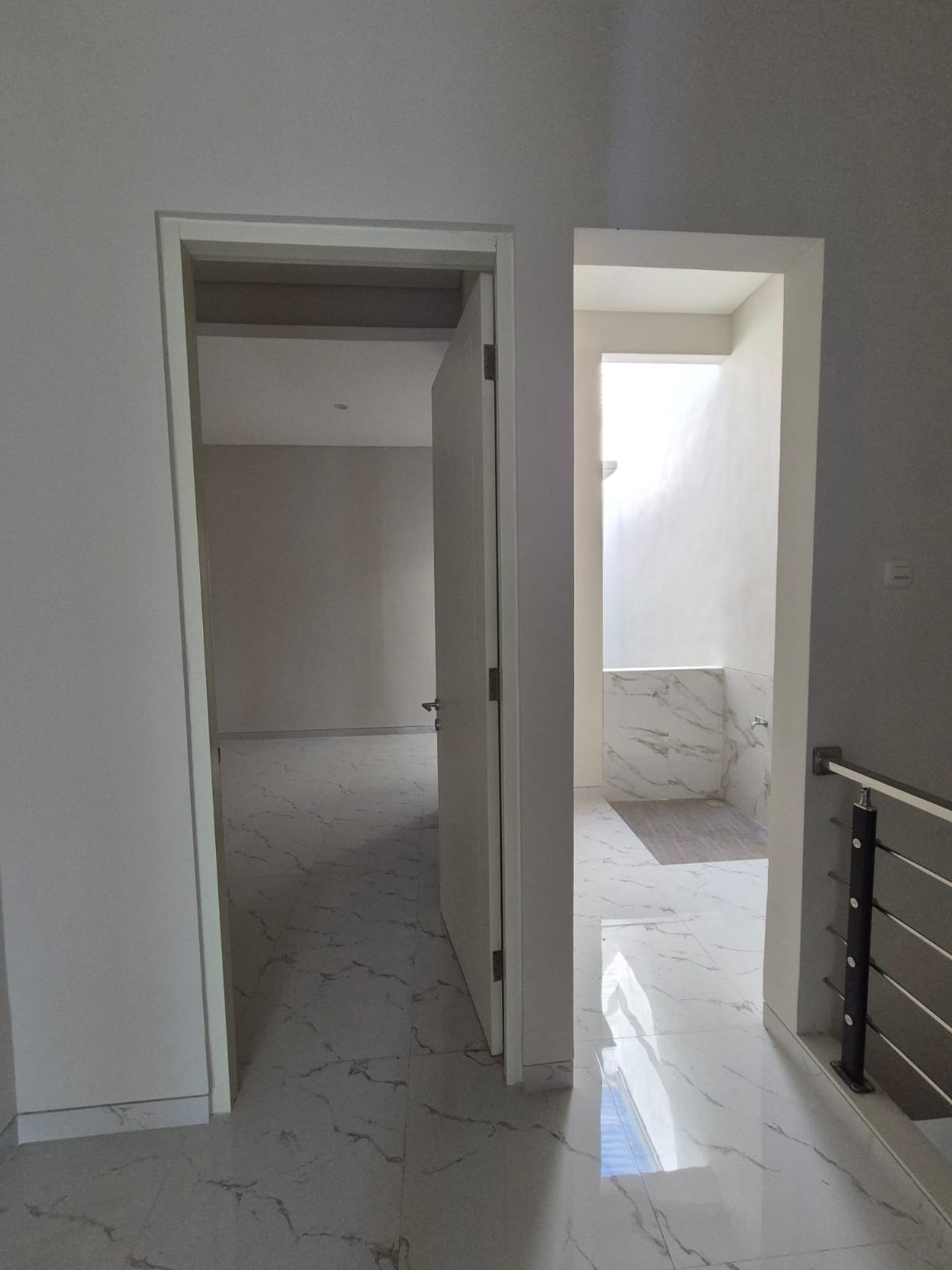 Dijual 2 unit Rumah BARU FRESH SUTOREJO UTARA ( MAIN ROAD ), Surabaya Timur