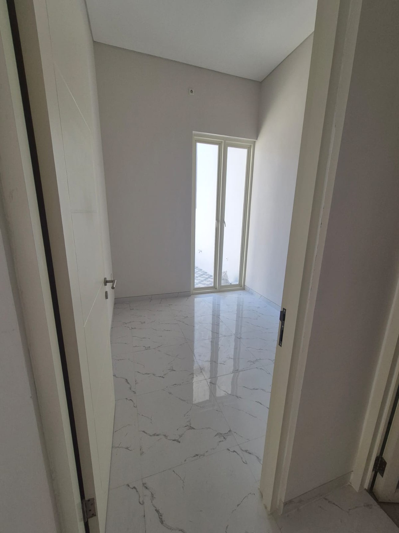 Dijual 1 unit Rumah HOOK BARU FRESH SUTOREJO UTARA ( MAIN ROAD ), Surabaya Timur