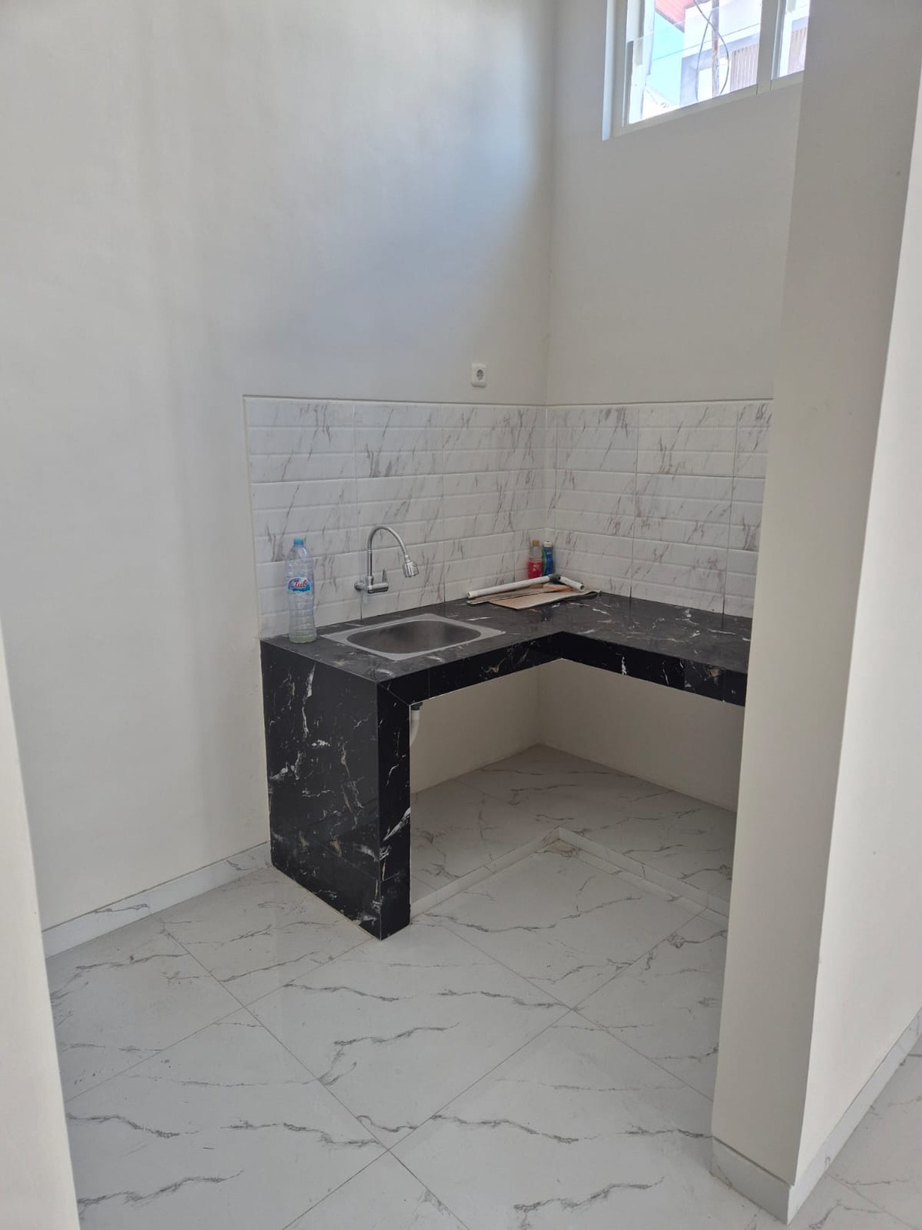 Dijual 1 unit Rumah HOOK BARU FRESH SUTOREJO UTARA ( MAIN ROAD ), Surabaya Timur