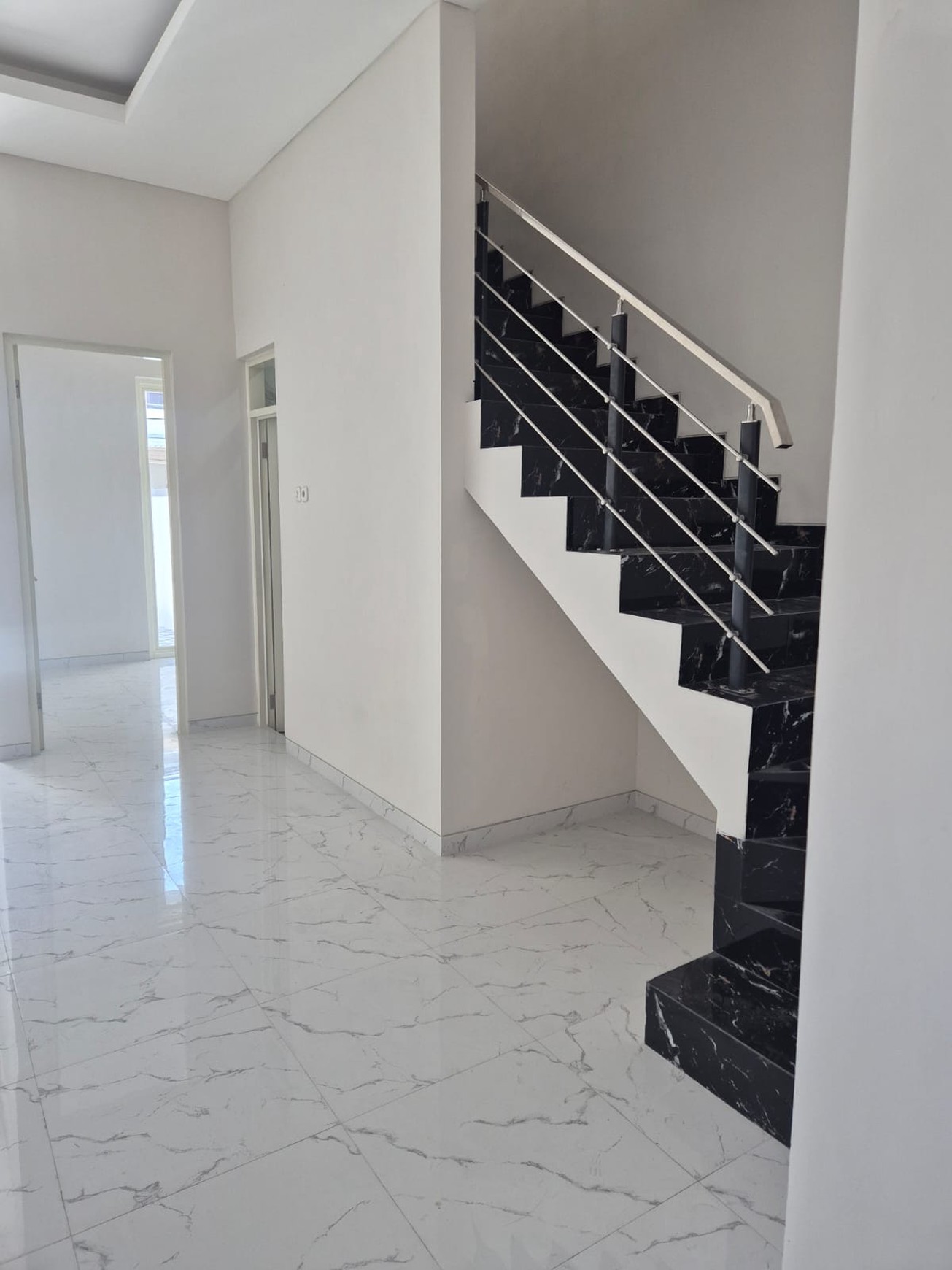 Dijual 1 unit Rumah HOOK BARU FRESH SUTOREJO UTARA ( MAIN ROAD ), Surabaya Timur