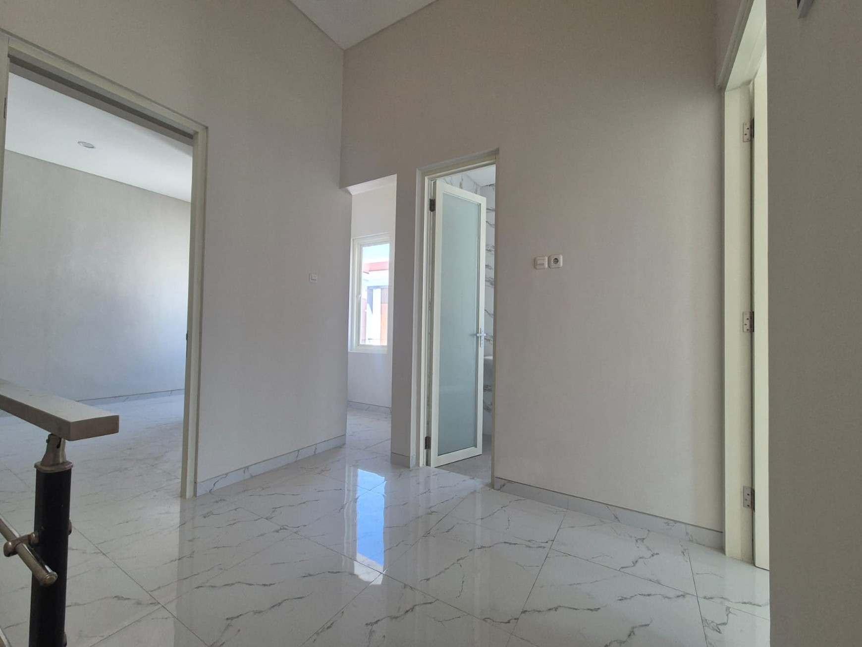 Dijual 1 unit Rumah HOOK BARU FRESH SUTOREJO UTARA ( MAIN ROAD ), Surabaya Timur