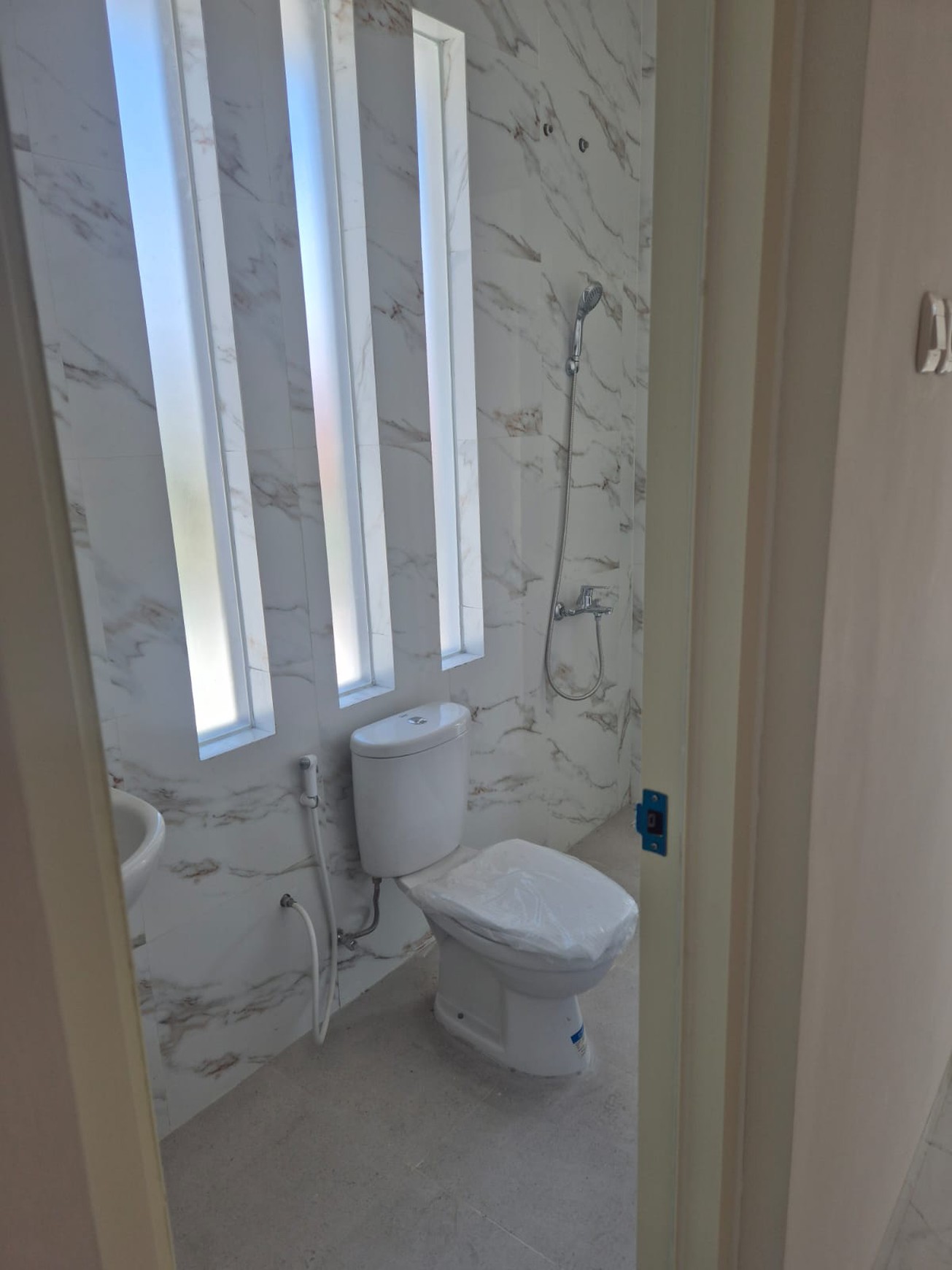 Dijual 1 unit Rumah HOOK BARU FRESH SUTOREJO UTARA ( MAIN ROAD ), Surabaya Timur