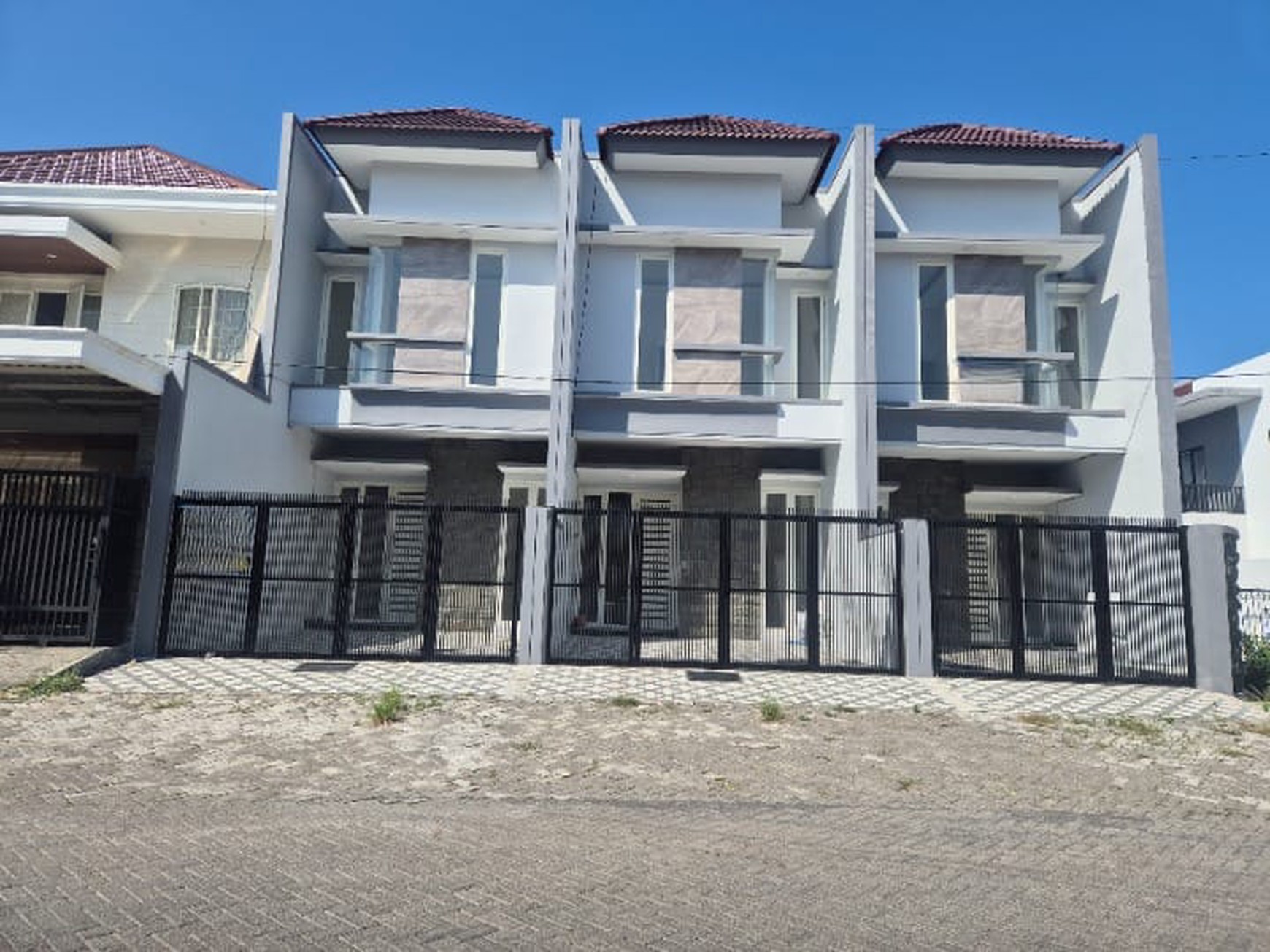 Dijual 1 unit Rumah HOOK BARU FRESH SUTOREJO UTARA ( MAIN ROAD ), Surabaya Timur