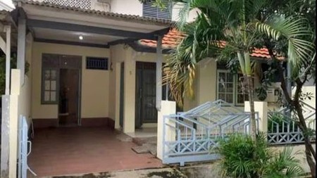 Rumah Bagus,dipinggir jalan ada jajan,dekat kampus stan di Bintaro Jaya 5