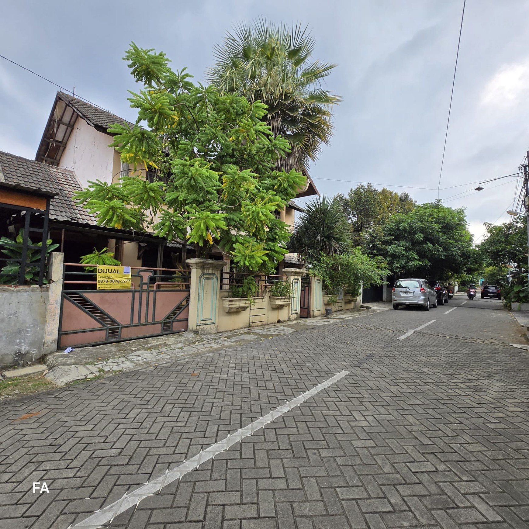 Rumah 2 lantai luas 300 m2 di jalan Bima , Kavling Agraria. Karawaci Tanggerang kota