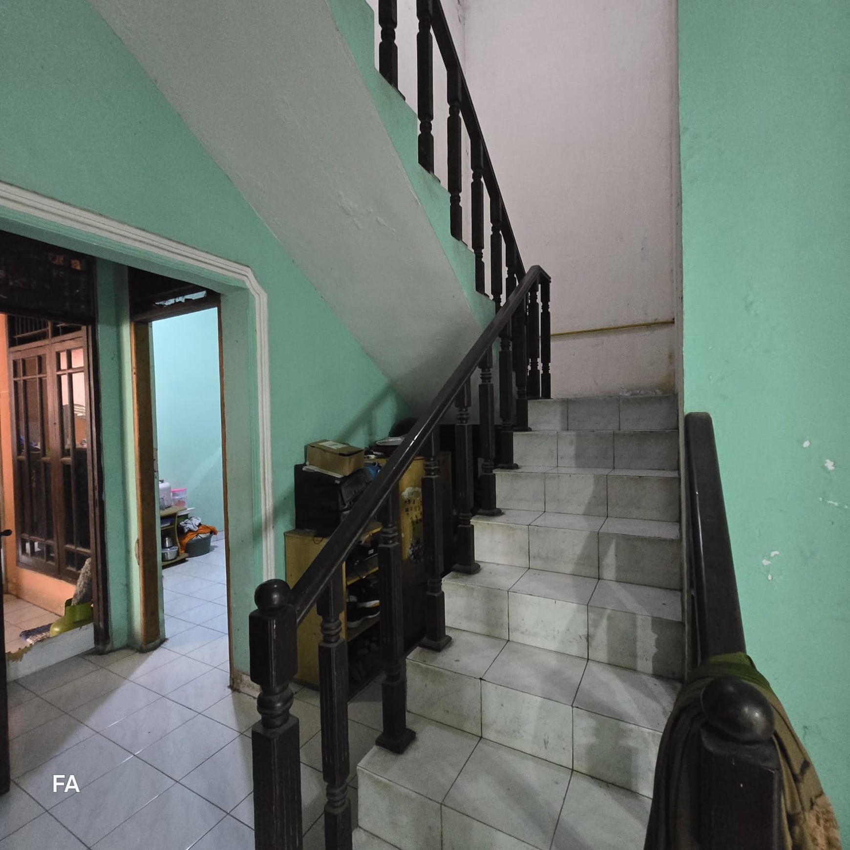 Rumah 2 lantai luas 300 m2 di jalan Bima , Kavling Agraria. Karawaci Tanggerang kota