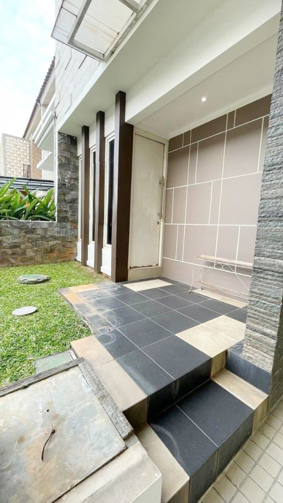 Rumah Murah sdh renov dgn ruang terbuka di Kebayoran Village, Bintaro