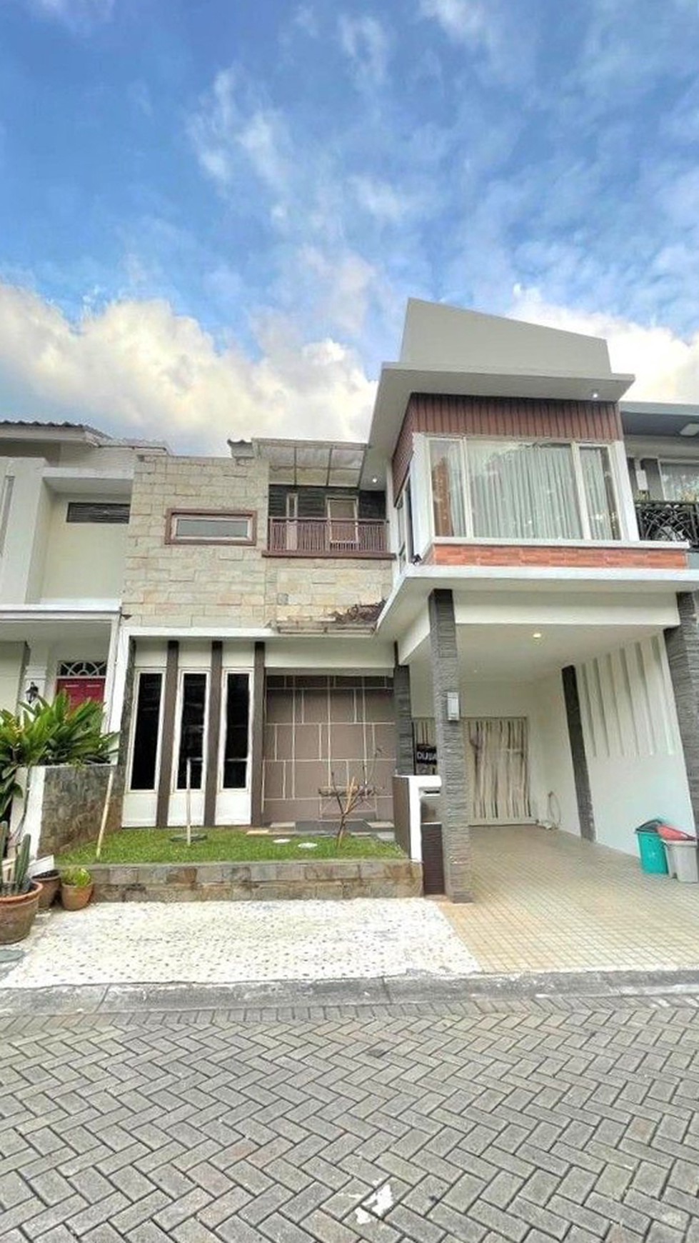 Rumah Murah sdh renov dgn ruang terbuka di Kebayoran Village, Bintaro