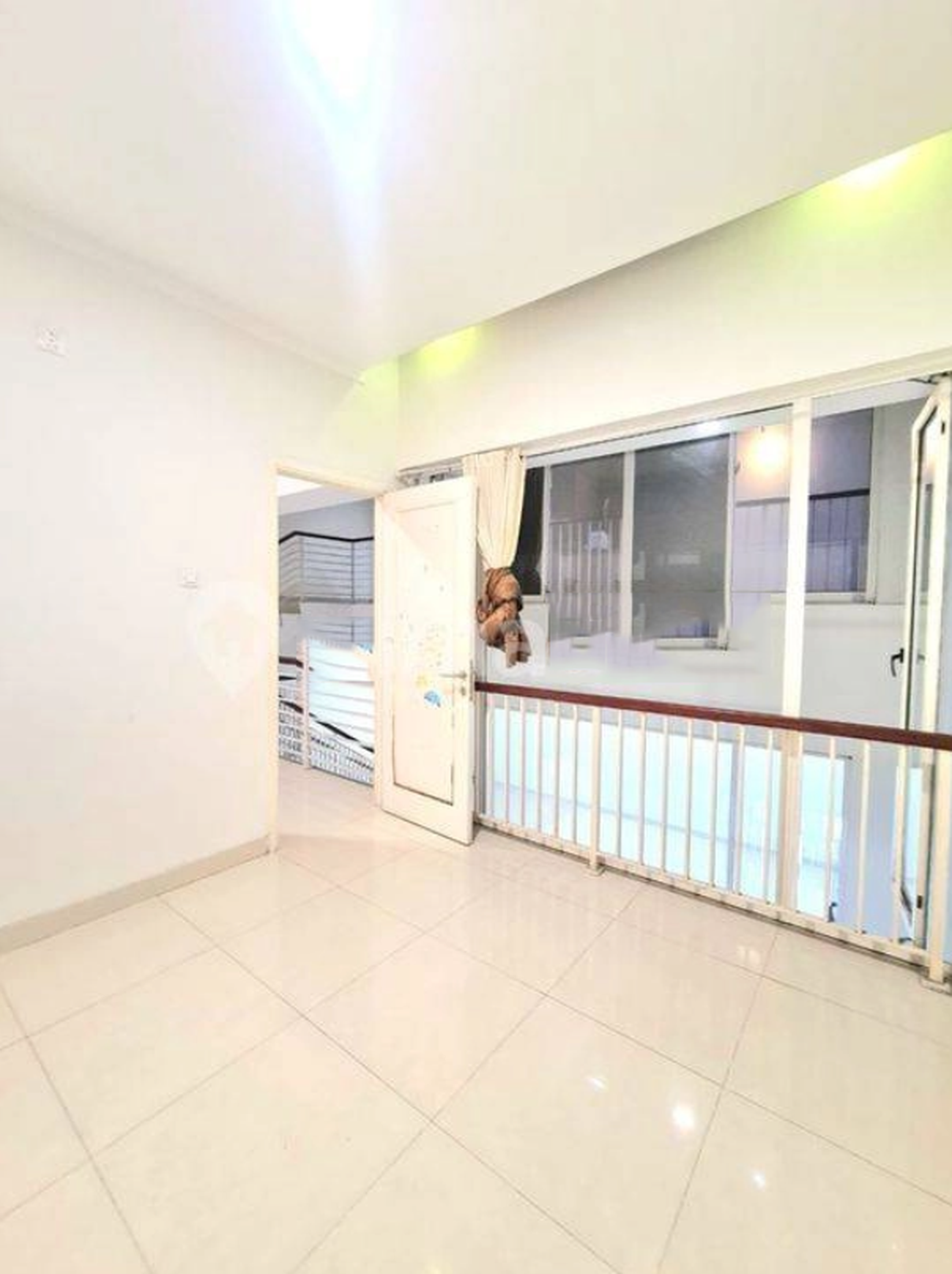 Rumah Murah sdh renov dgn ruang terbuka di Kebayoran Village, Bintaro