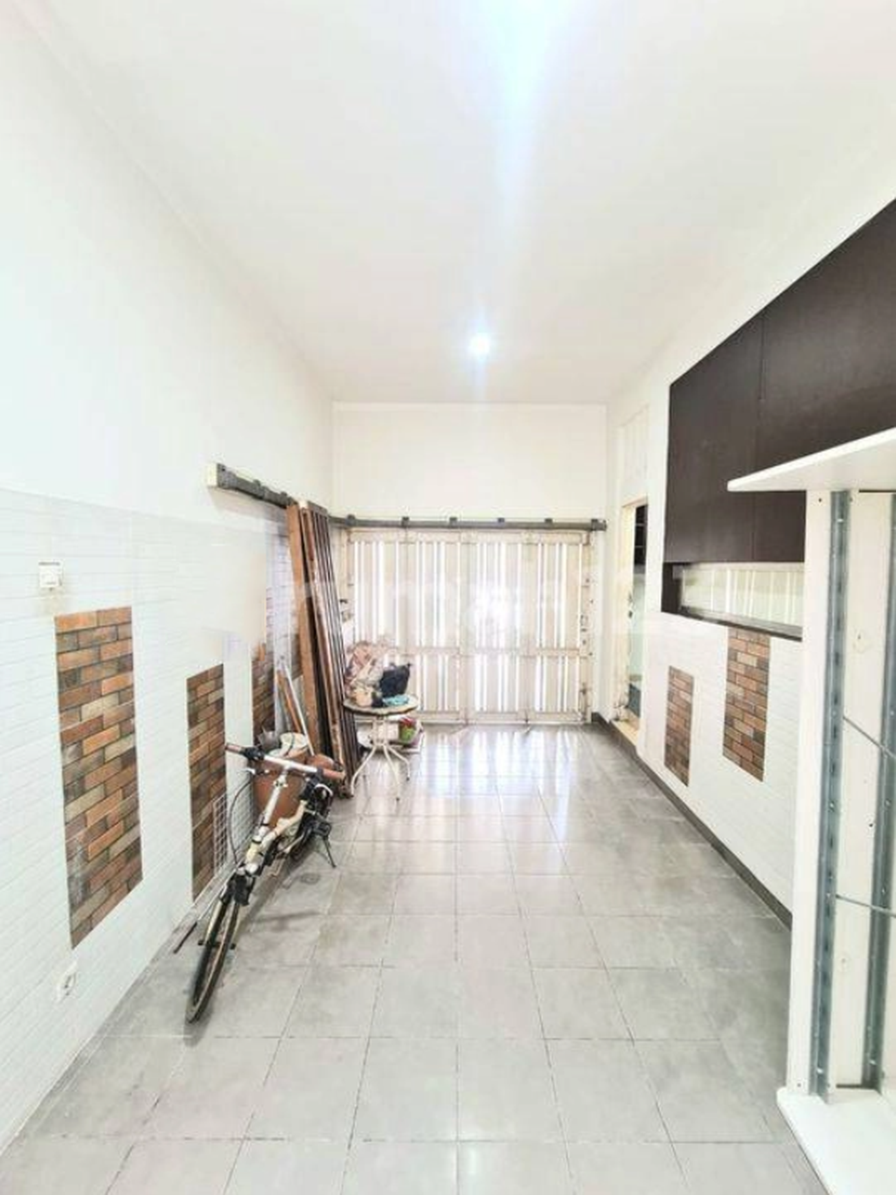 Rumah Murah sdh renov dgn ruang terbuka di Kebayoran Village, Bintaro