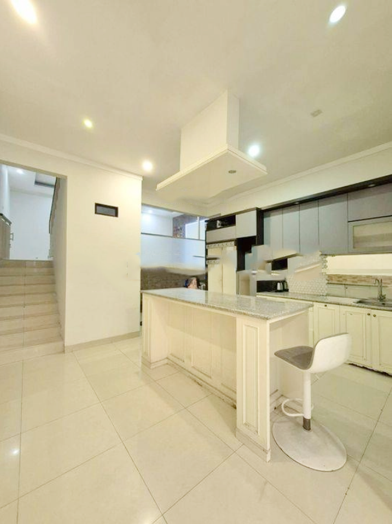 Rumah Murah sdh renov dgn ruang terbuka di Kebayoran Village, Bintaro