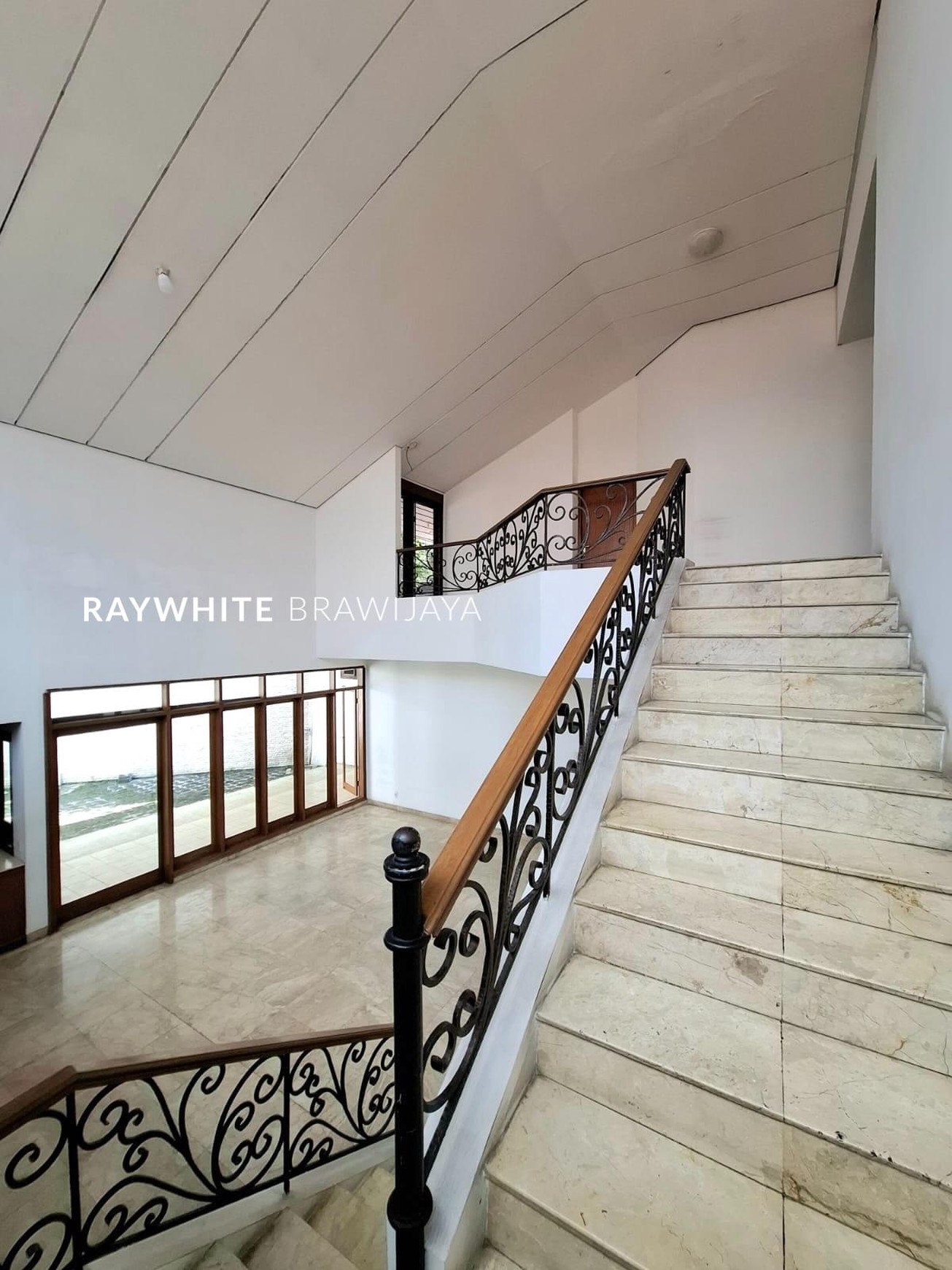 Rumah Siap Huni Cocok Untuk usaha Area Kebayoran Baru