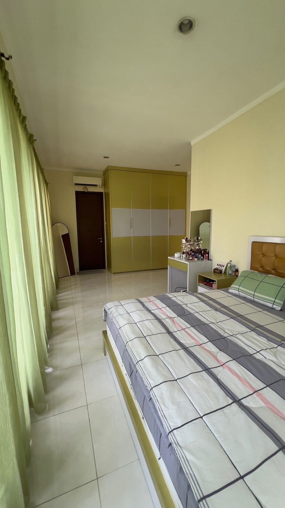 Posisi HOOK Semi Furnished!! Rumah Cantik 2 Lantai Siap Huni dalam Cluster @Bintaro -Sektor 9