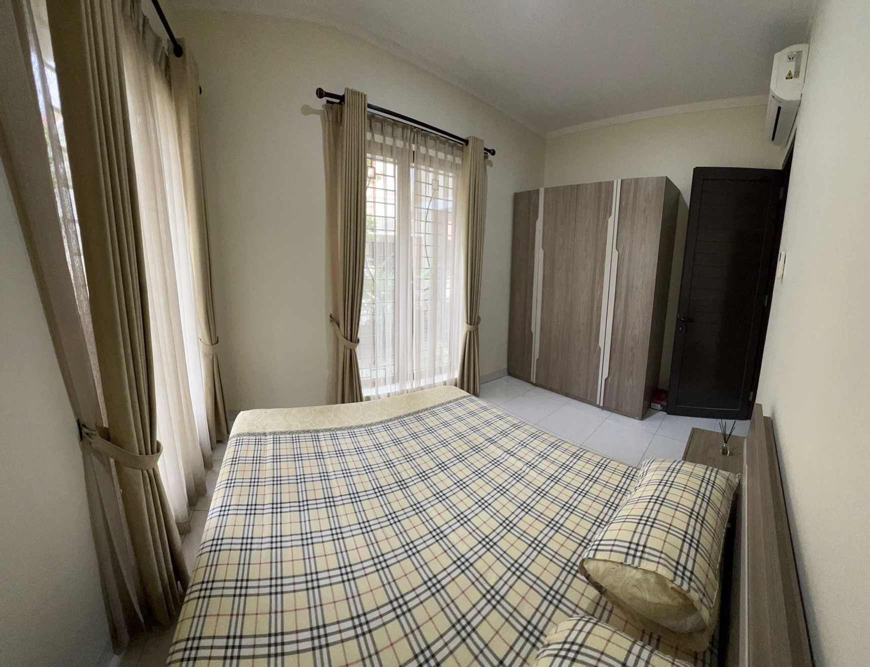 Posisi HOOK Semi Furnished!! Rumah Cantik 2 Lantai Siap Huni dalam Cluster @Bintaro -Sektor 9