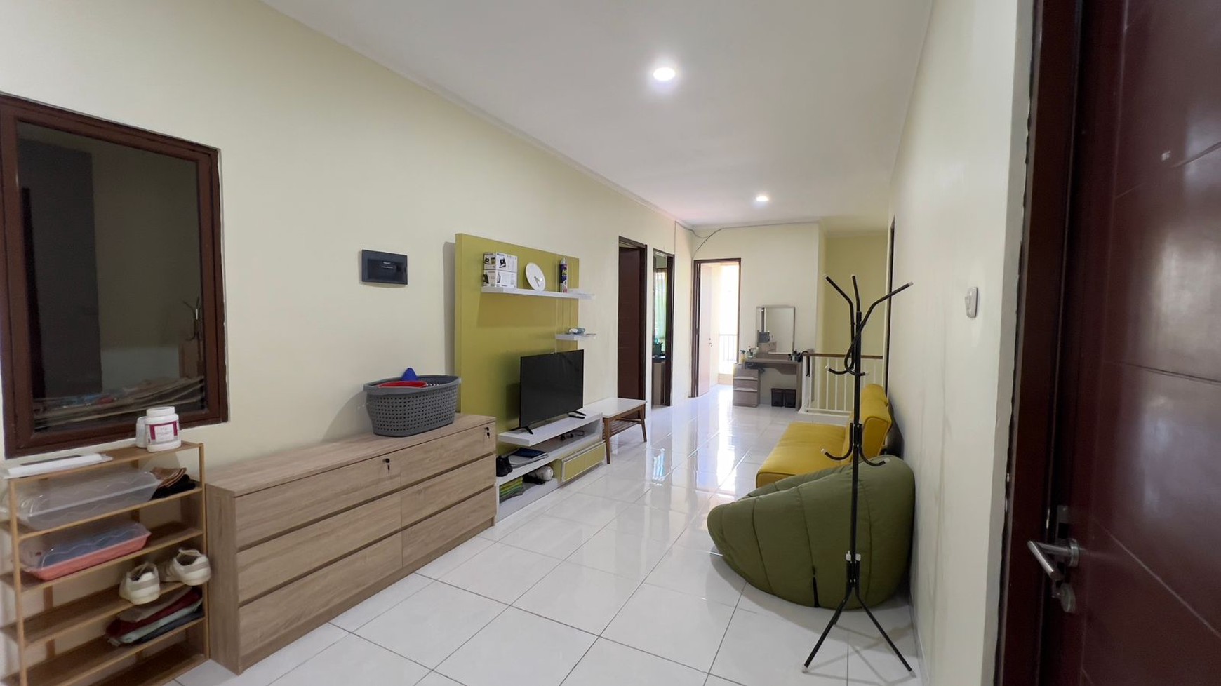 Posisi HOOK Semi Furnished!! Rumah Cantik 2 Lantai Siap Huni dalam Cluster @Bintaro -Sektor 9