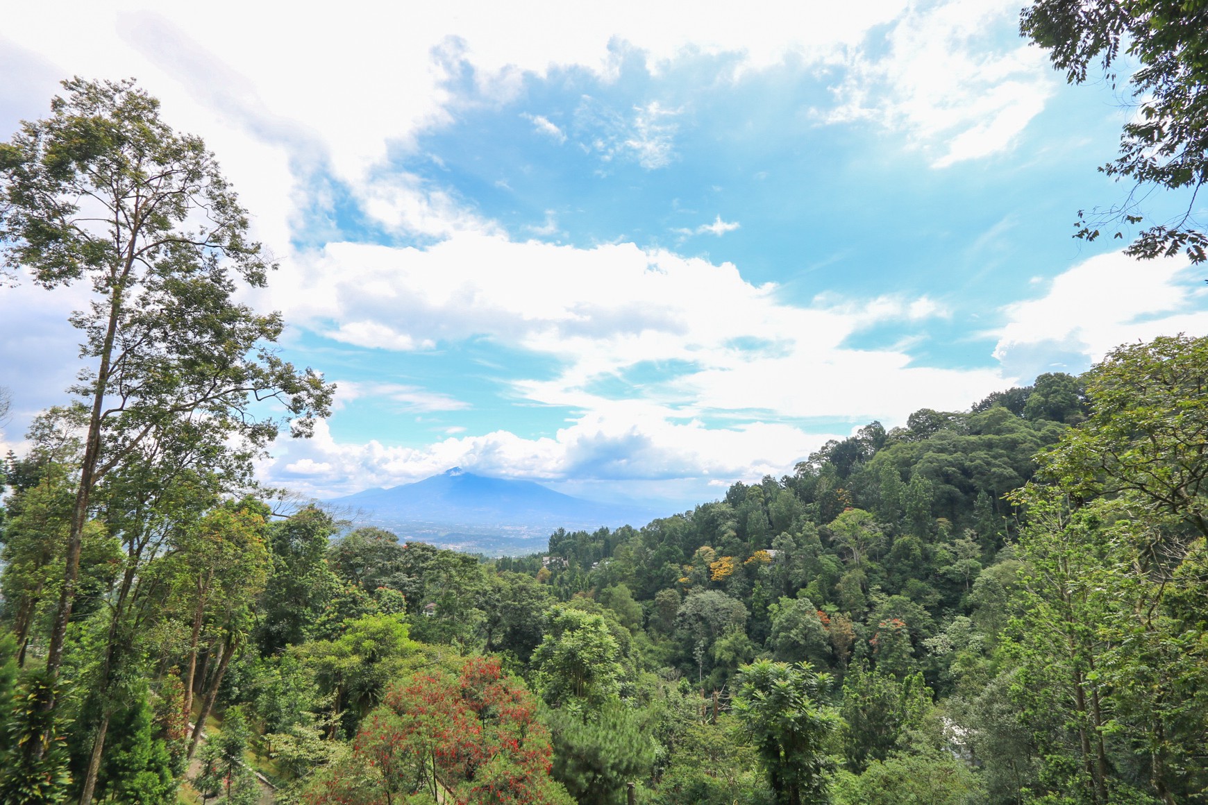 VILLA SIAP HUNI, VIEW TERBAIK DI VILLA MEGA INDAH, MEGA MENDUNG, PUNCAK, AKSES MUDAH DARI SENTUL CITY, BOGOR