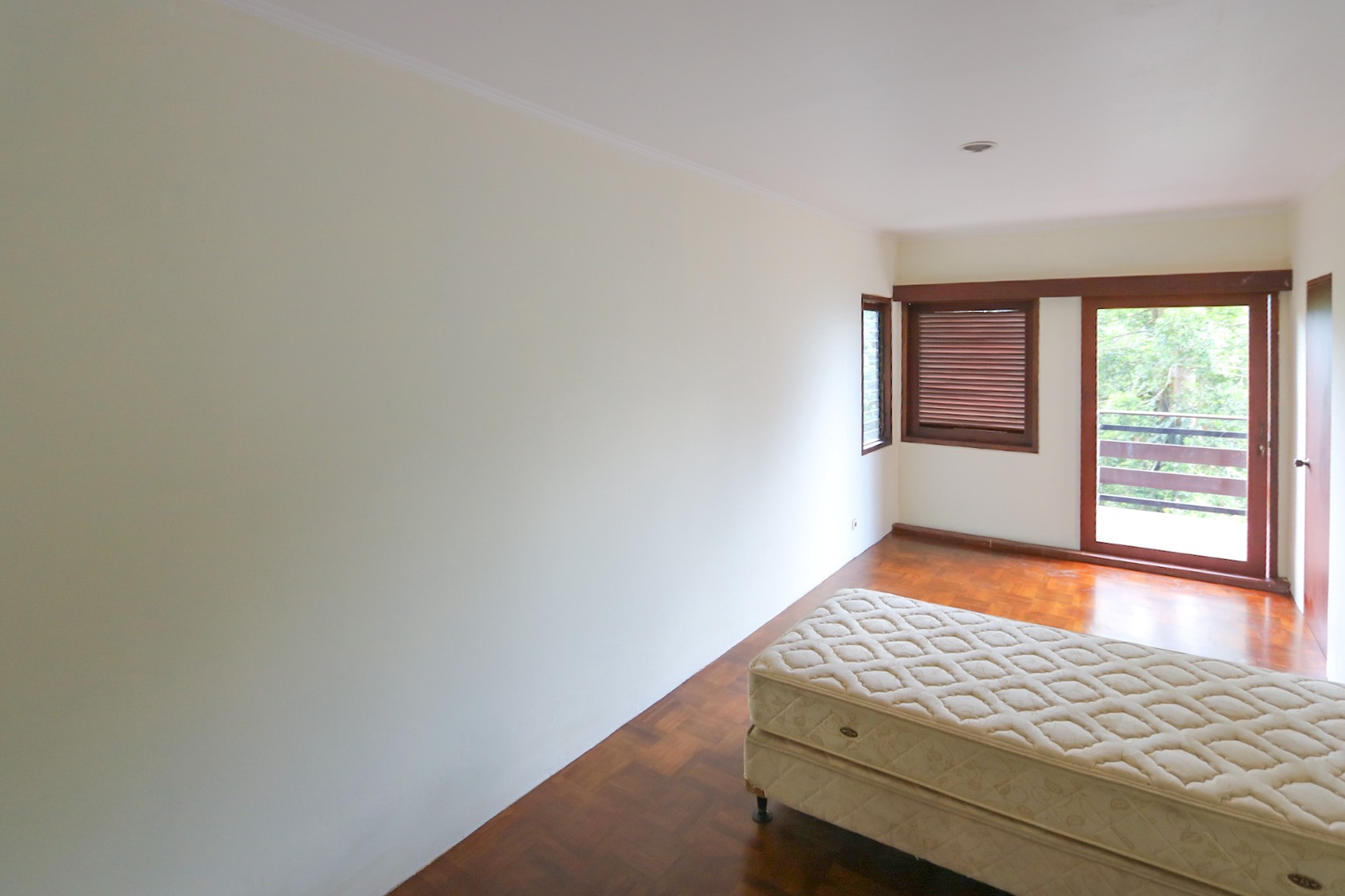 VILLA SIAP HUNI, VIEW TERBAIK DI VILLA MEGA INDAH, MEGA MENDUNG, PUNCAK, AKSES MUDAH DARI SENTUL CITY, BOGOR