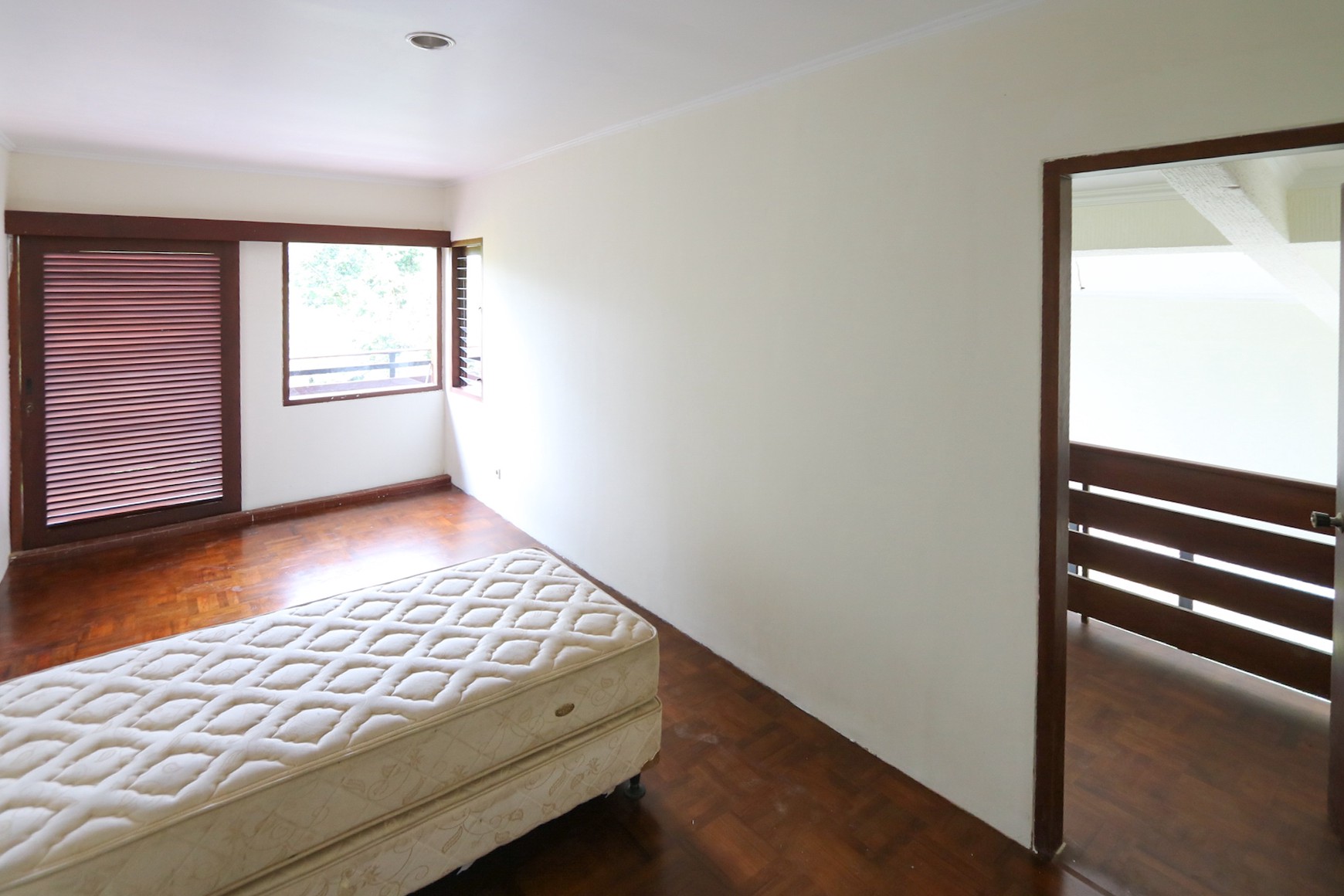 VILLA SIAP HUNI, VIEW TERBAIK DI VILLA MEGA INDAH, MEGA MENDUNG, PUNCAK, AKSES MUDAH DARI SENTUL CITY, BOGOR