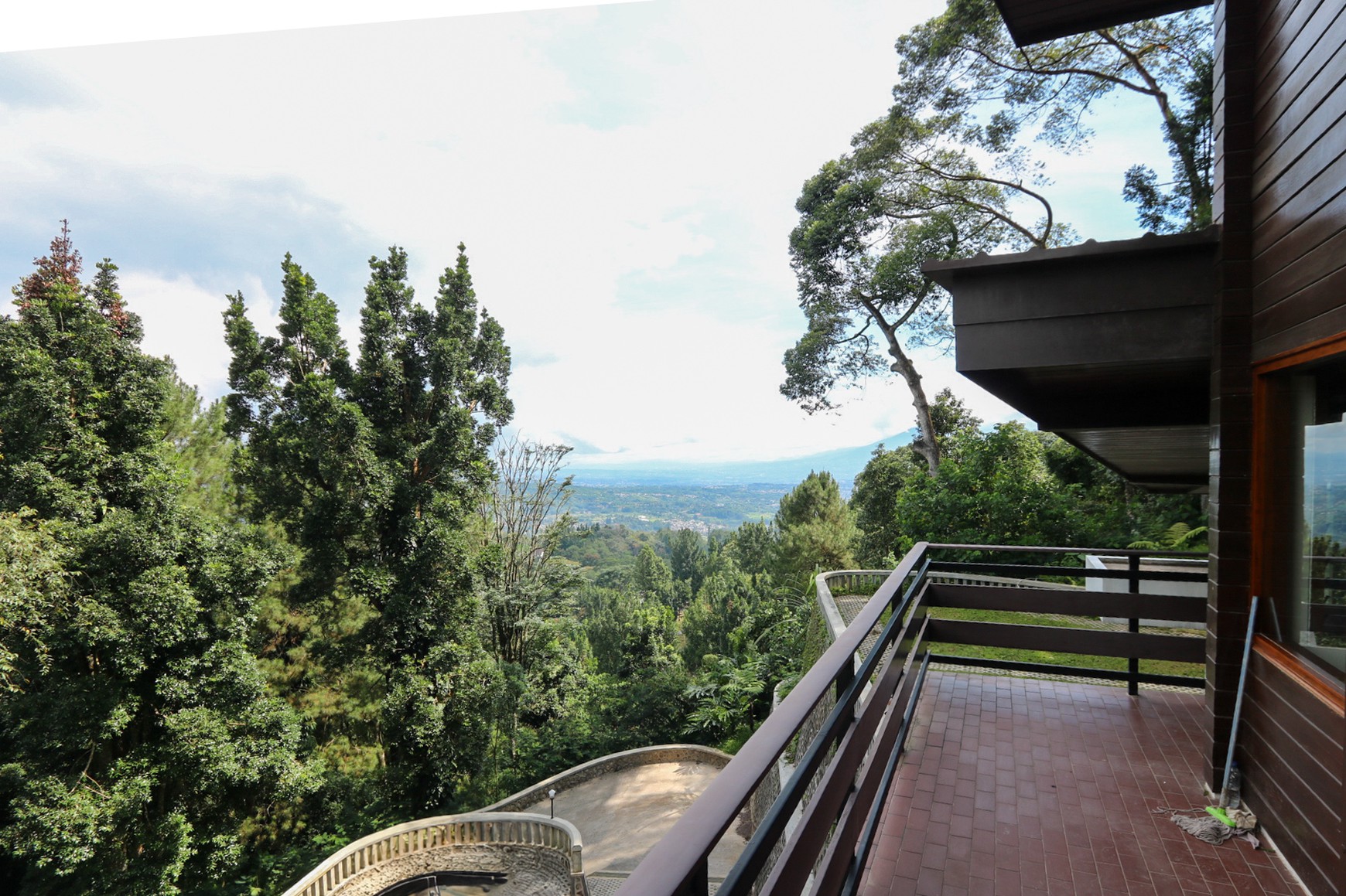 VILLA SIAP HUNI, VIEW TERBAIK DI VILLA MEGA INDAH, MEGA MENDUNG, PUNCAK, AKSES MUDAH DARI SENTUL CITY, BOGOR