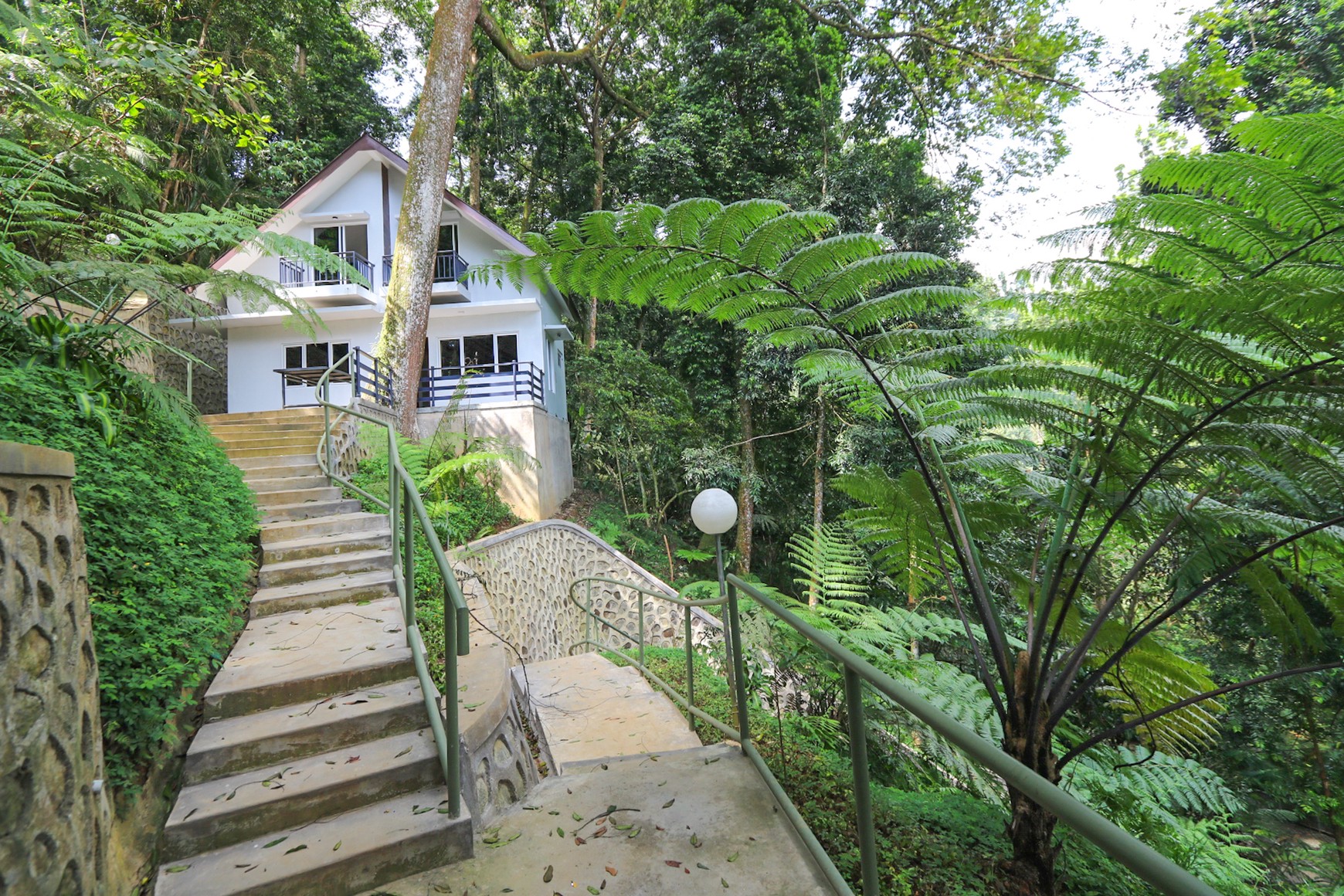 VILLA SIAP HUNI, VIEW TERBAIK DI VILLA MEGA INDAH, MEGA MENDUNG, PUNCAK, AKSES MUDAH DARI SENTUL CITY, BOGOR