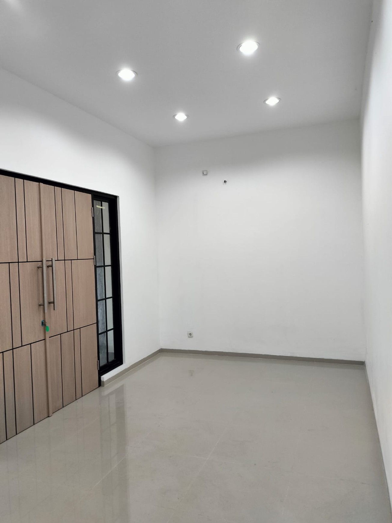 Disewakan Rumah Luas Lokasi Strategis Cocok Untuk Usaha @Buah Batu, Bandung