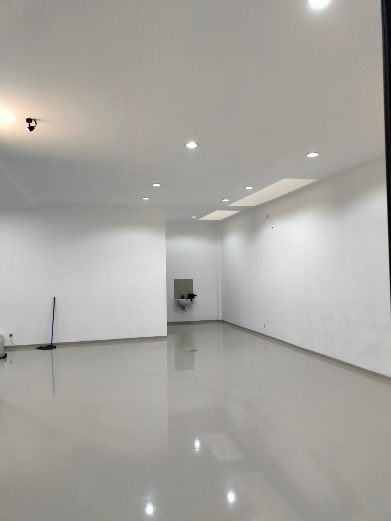 Disewakan Rumah Luas Lokasi Strategis Cocok Untuk Usaha @Buah Batu, Bandung