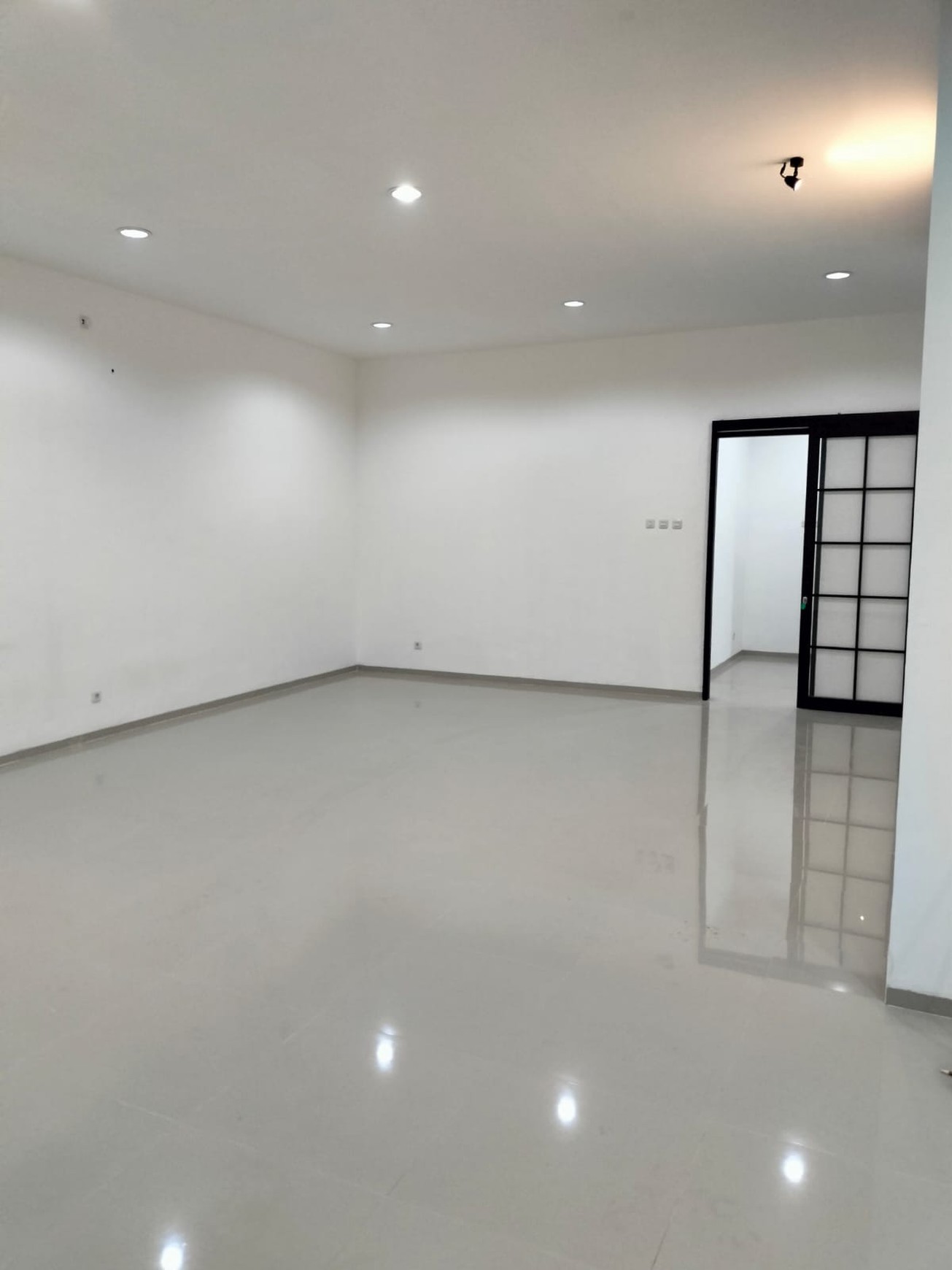 Disewakan Rumah Luas Lokasi Strategis Cocok Untuk Usaha @Buah Batu, Bandung