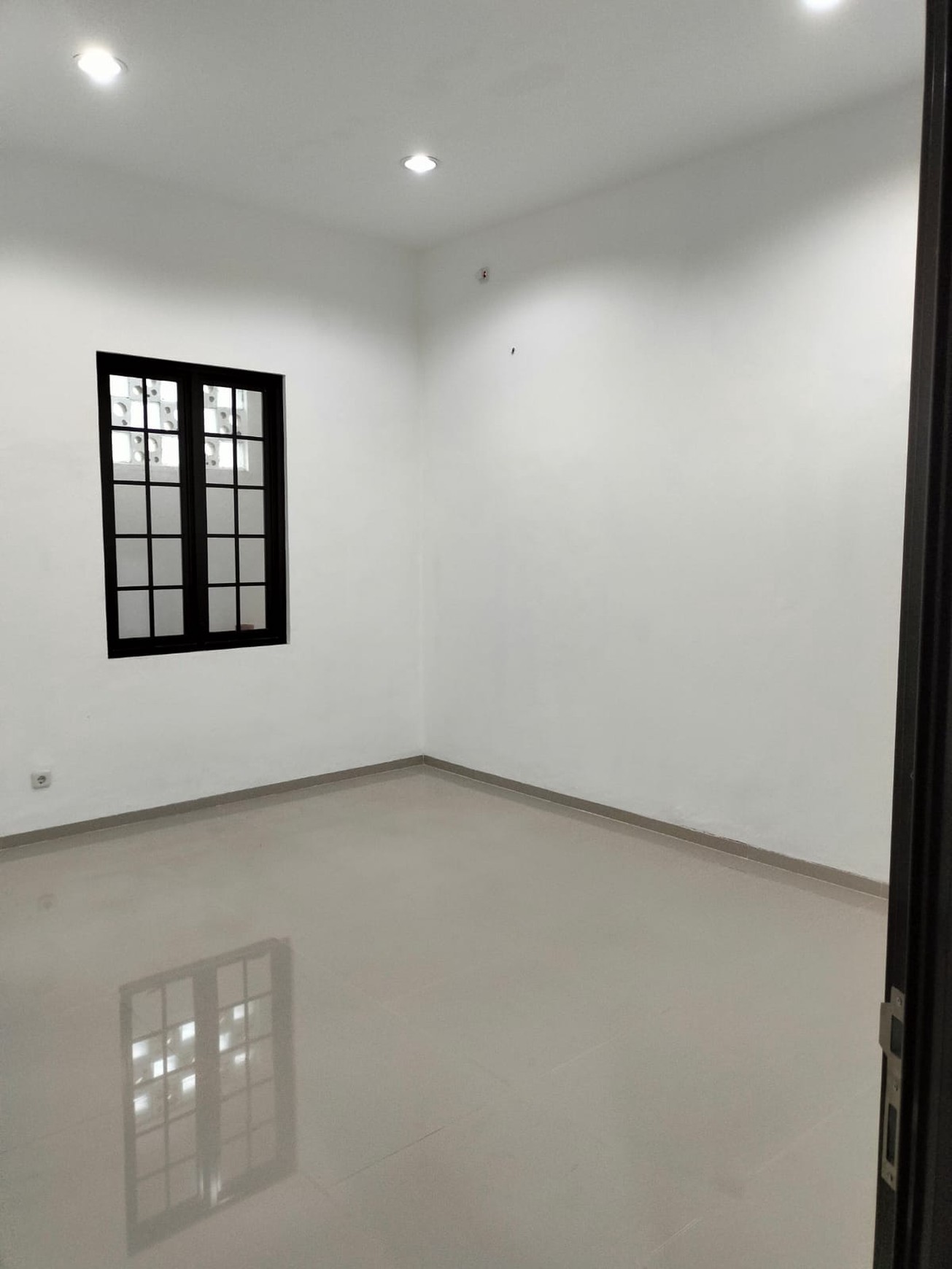 Disewakan Rumah Luas Lokasi Strategis Cocok Untuk Usaha @Buah Batu, Bandung