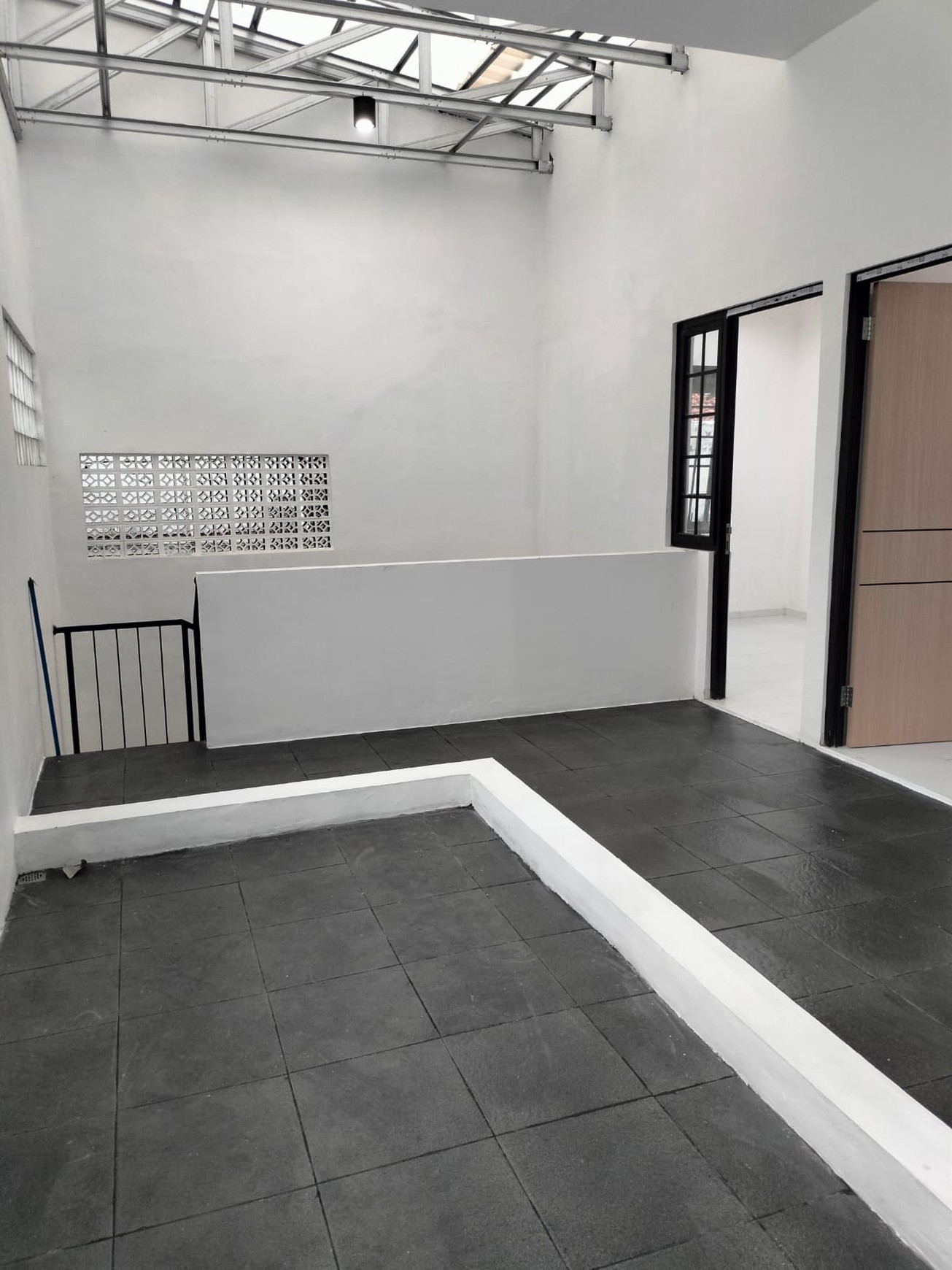 Disewakan Rumah Luas Lokasi Strategis Cocok Untuk Usaha @Buah Batu, Bandung
