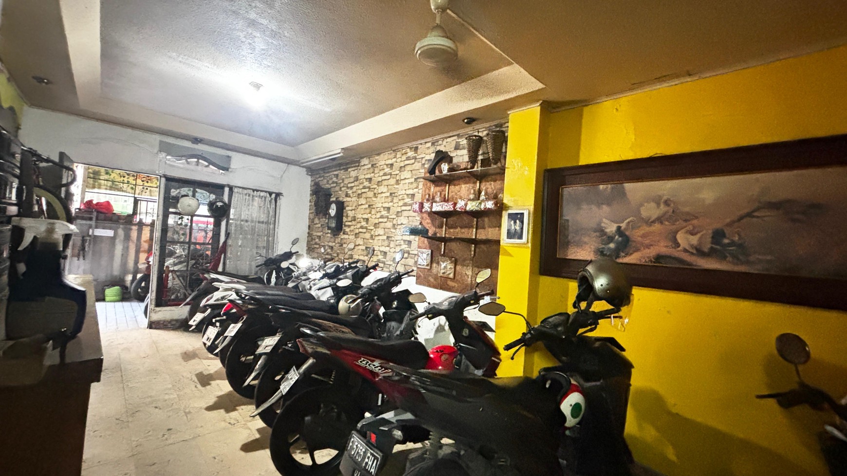 Rumah 2 Lantai Akses Jalan 2 Mobil Di Tebet Timur, Strategis, Dan 50 Meter Dari St. KA Cawang