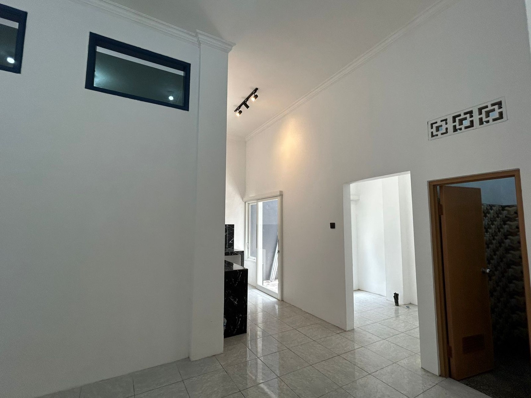 Rumah Bangunan Baru 3 Lantai Bisa Buat Investasi di Kawasan Kota Malang - 1,4M Nego!!!
