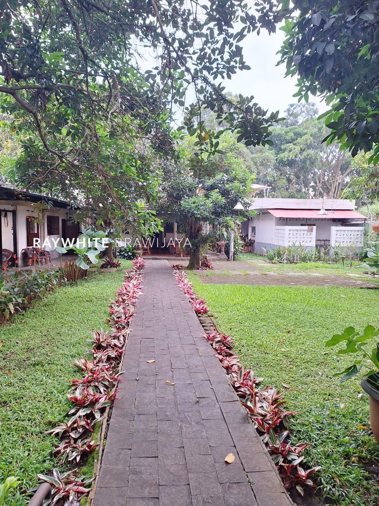 Rumah Bangunan 2 Lantai Lingkungan Tenang Area Sukajadi Bandung
