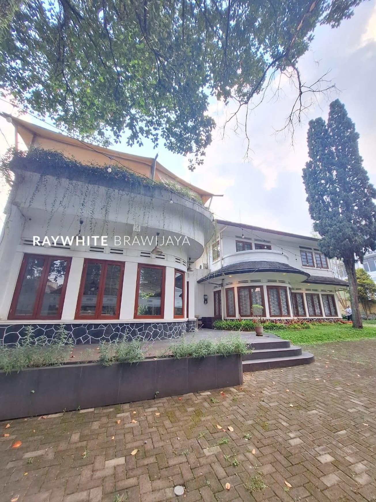Rumah Bangunan 2 Lantai Lingkungan Tenang Area Sukajadi Bandung
