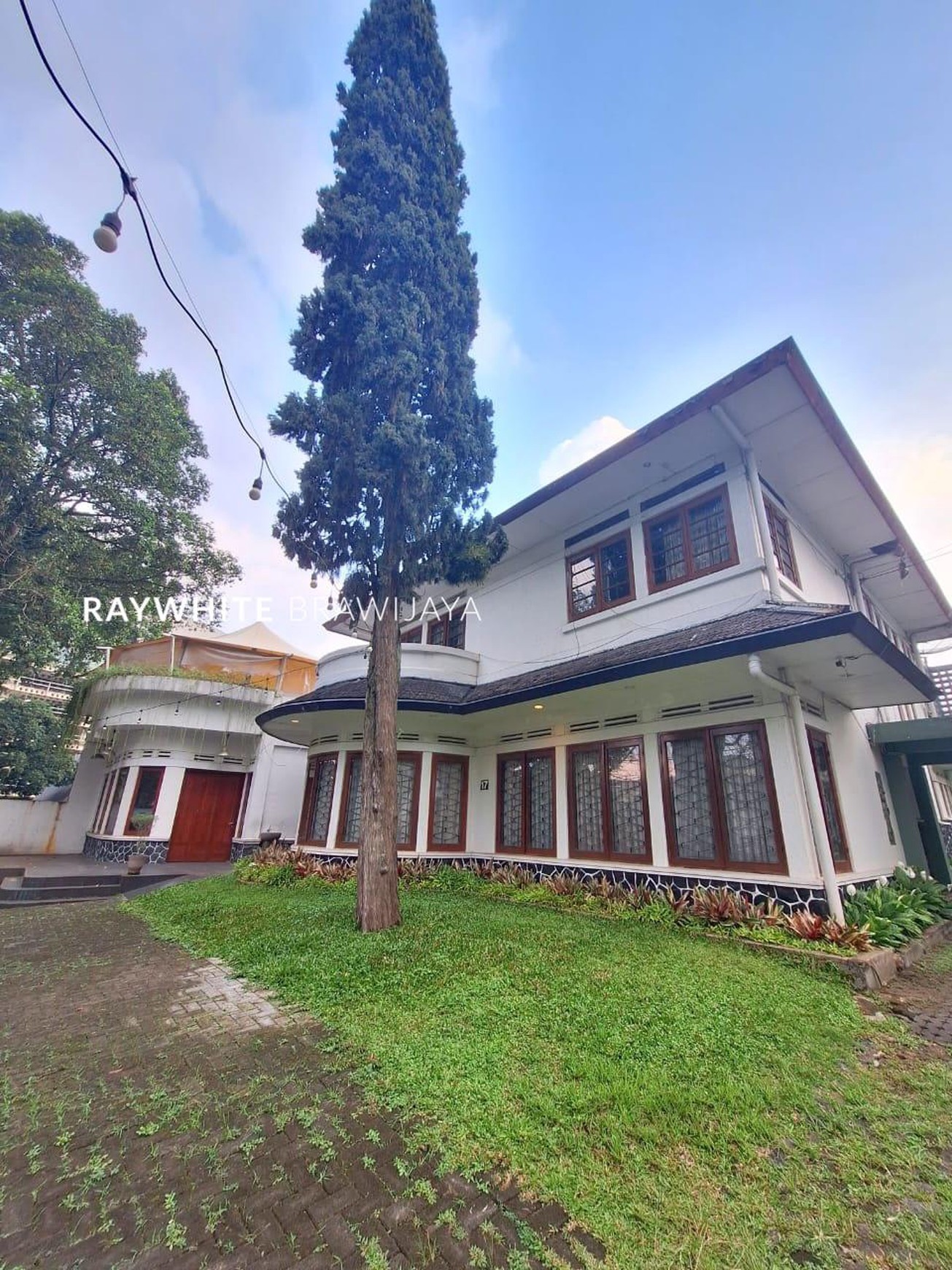 Rumah Bangunan 2 Lantai Lingkungan Tenang Area Sukajadi Bandung