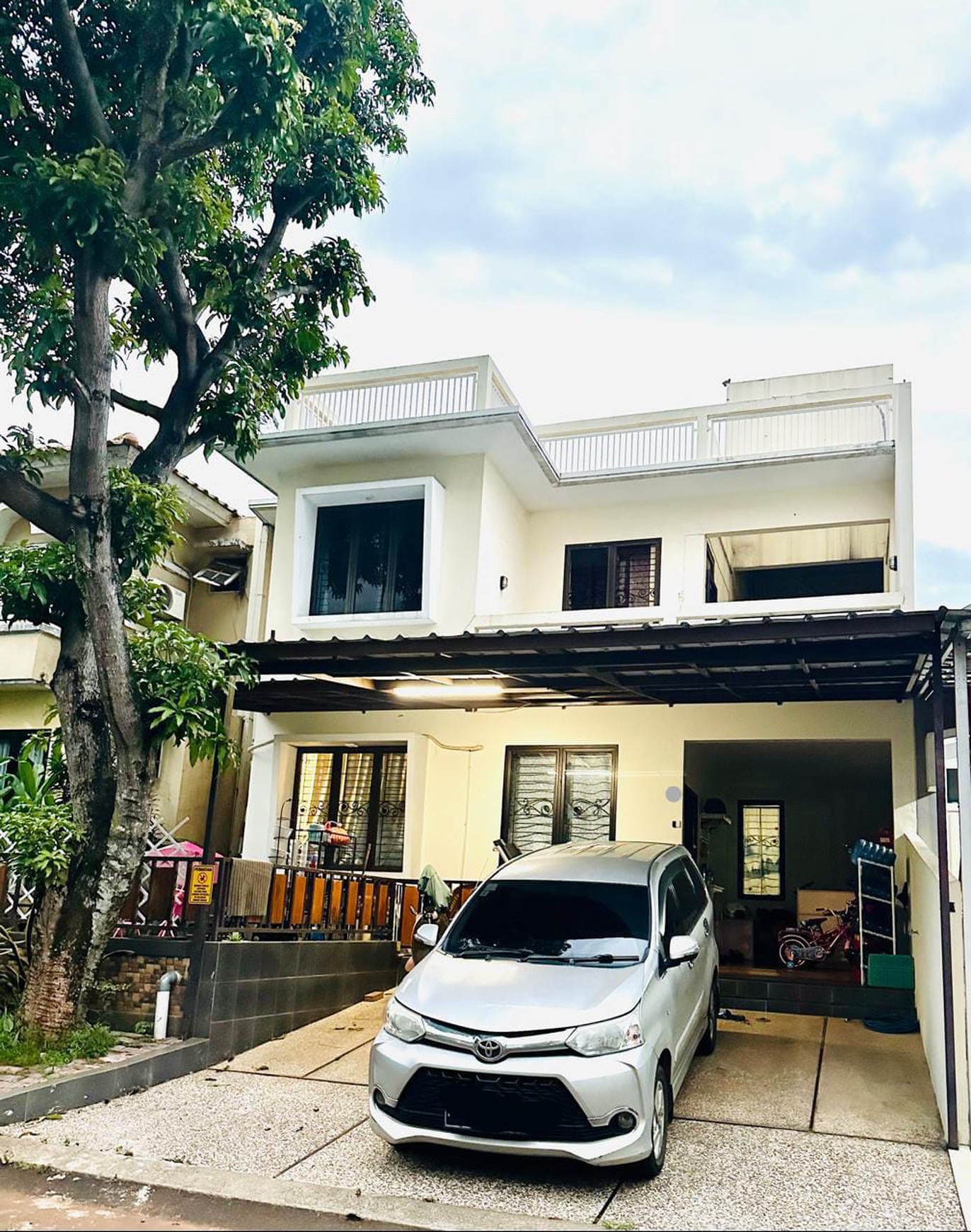 Rumah Saip Huni 3 Lantai di Legenda Wisata Cibubur   