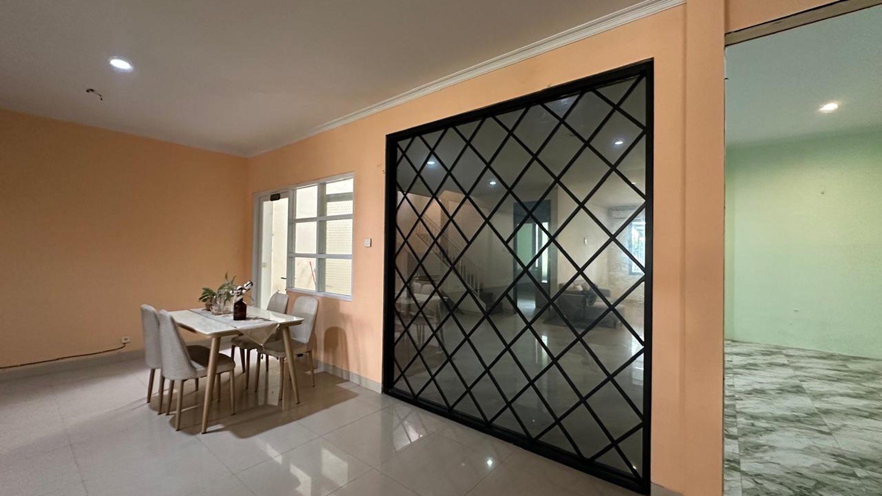 Rumah Saip Huni 3 Lantai di Legenda Wisata Cibubur   