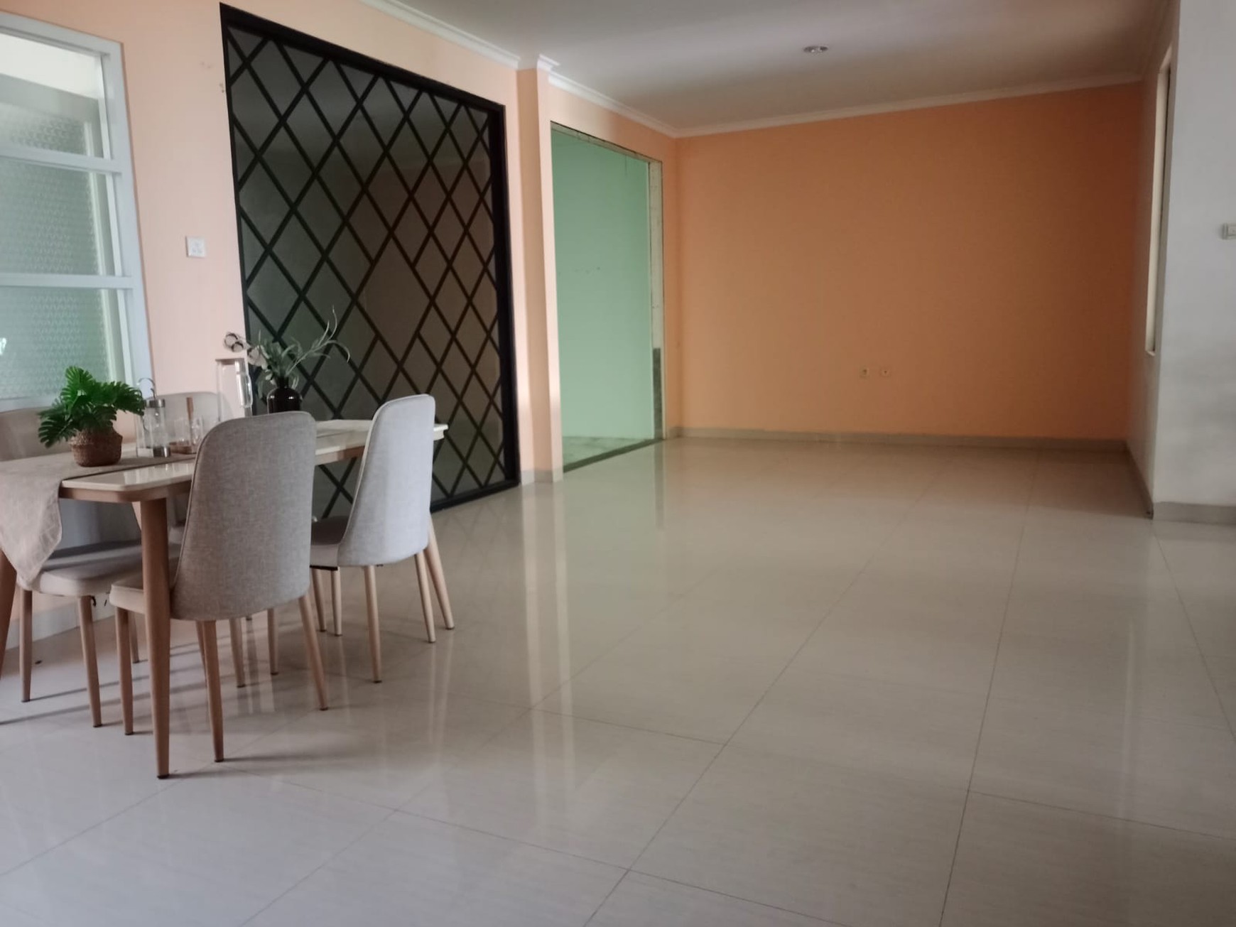 Rumah Saip Huni 3 Lantai di Legenda Wisata Cibubur   