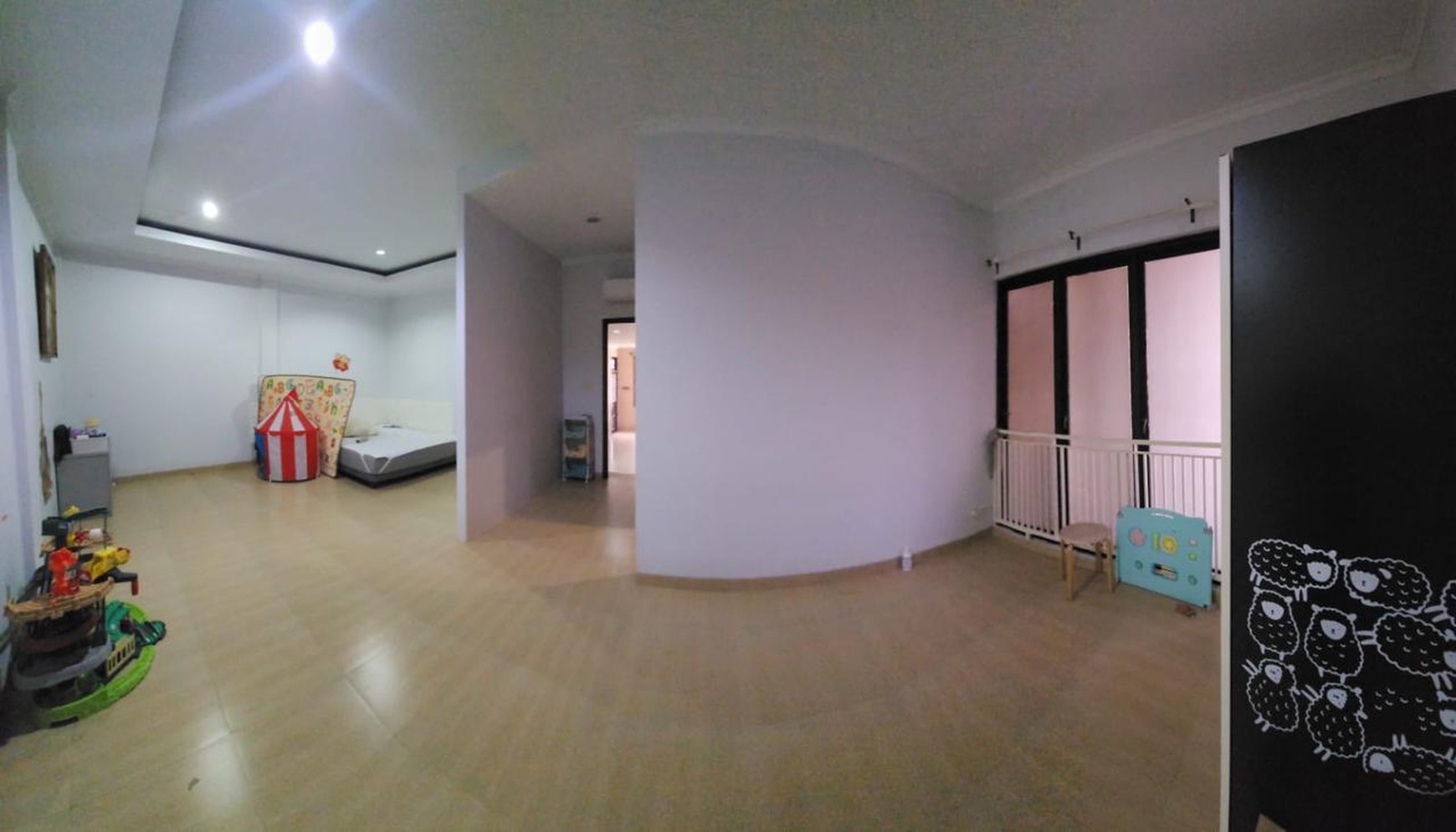 Rumah Saip Huni 3 Lantai di Legenda Wisata Cibubur   