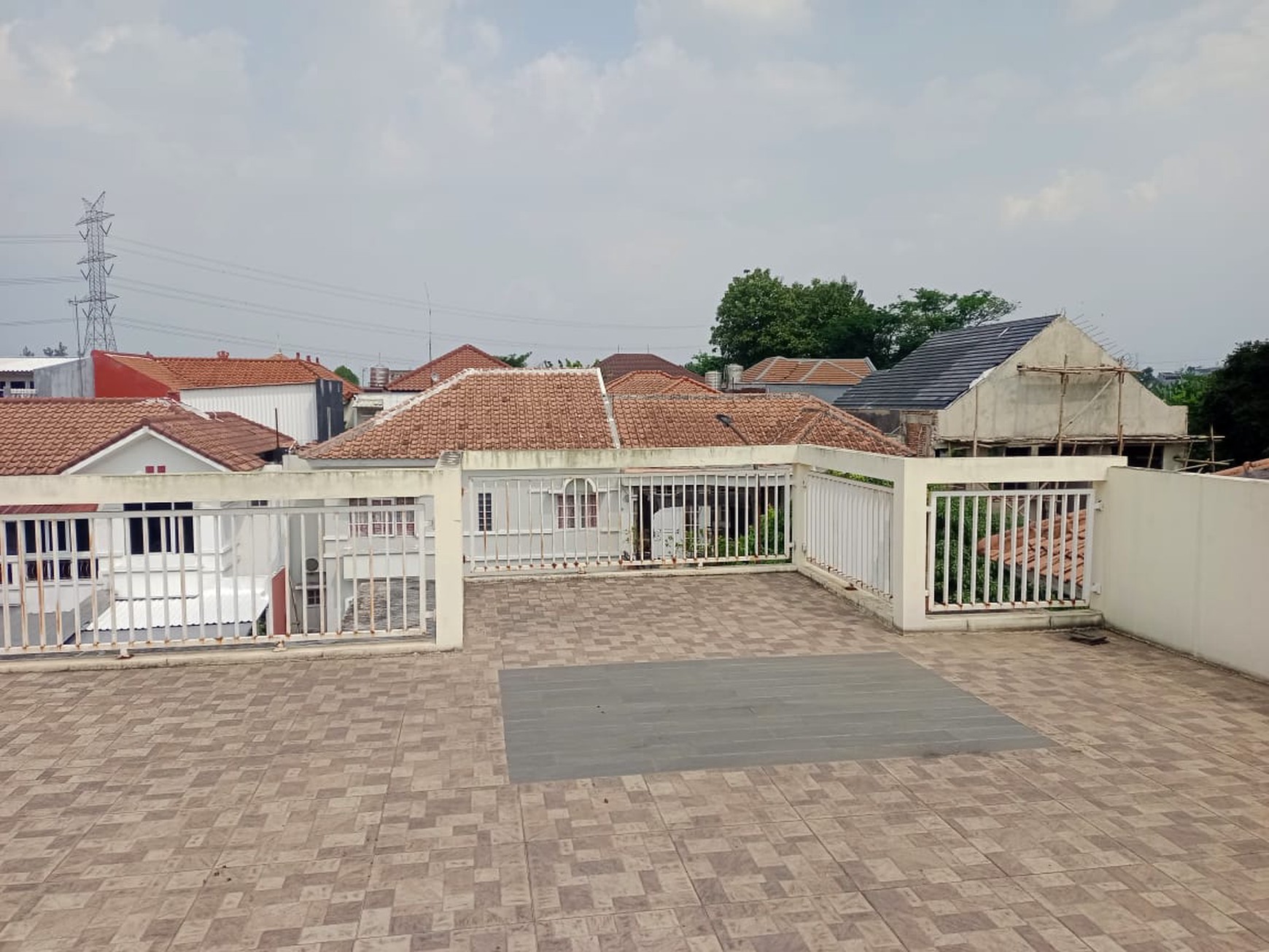 Rumah Saip Huni 3 Lantai di Legenda Wisata Cibubur   