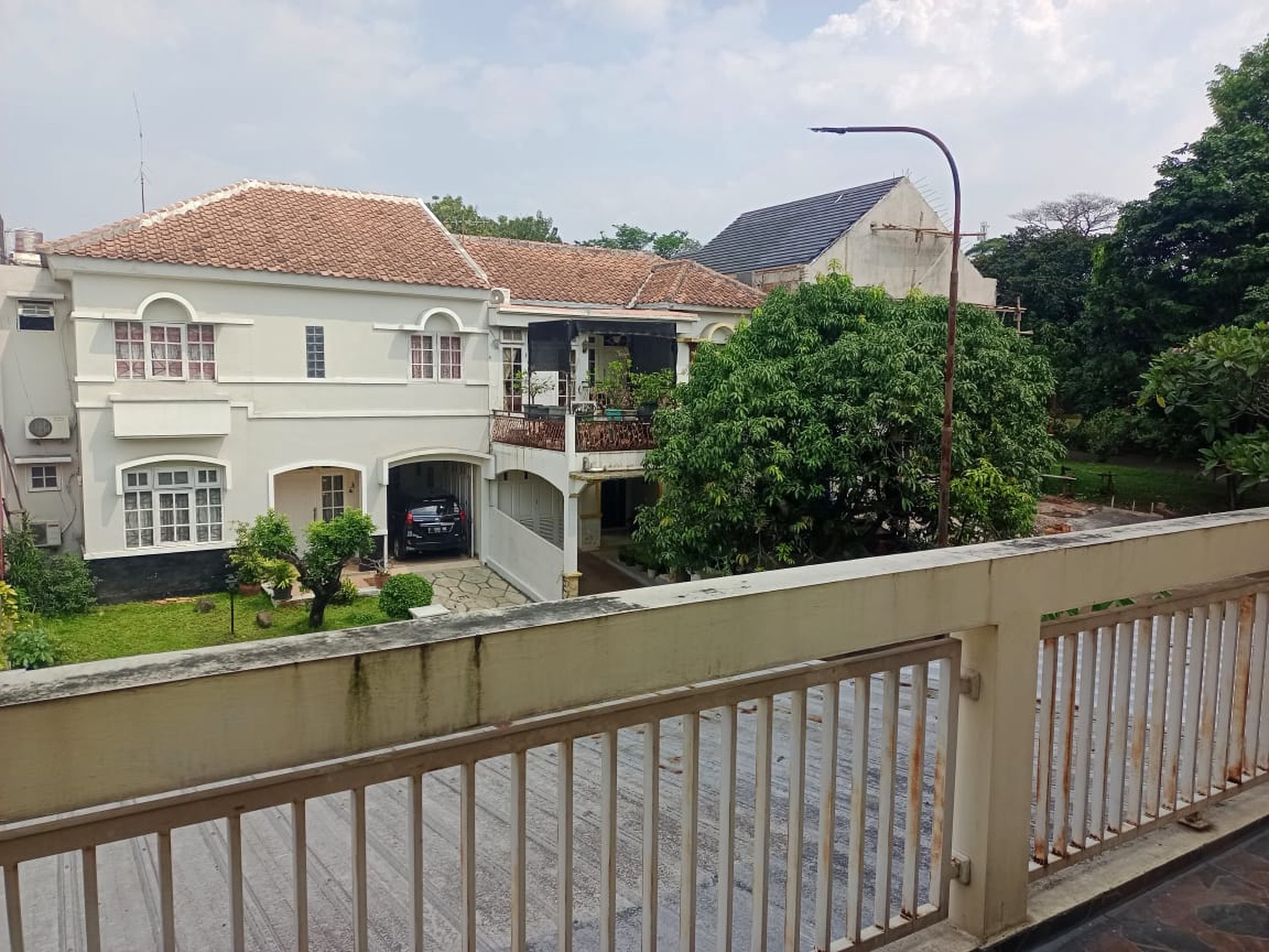 Rumah Saip Huni 3 Lantai di Legenda Wisata Cibubur   