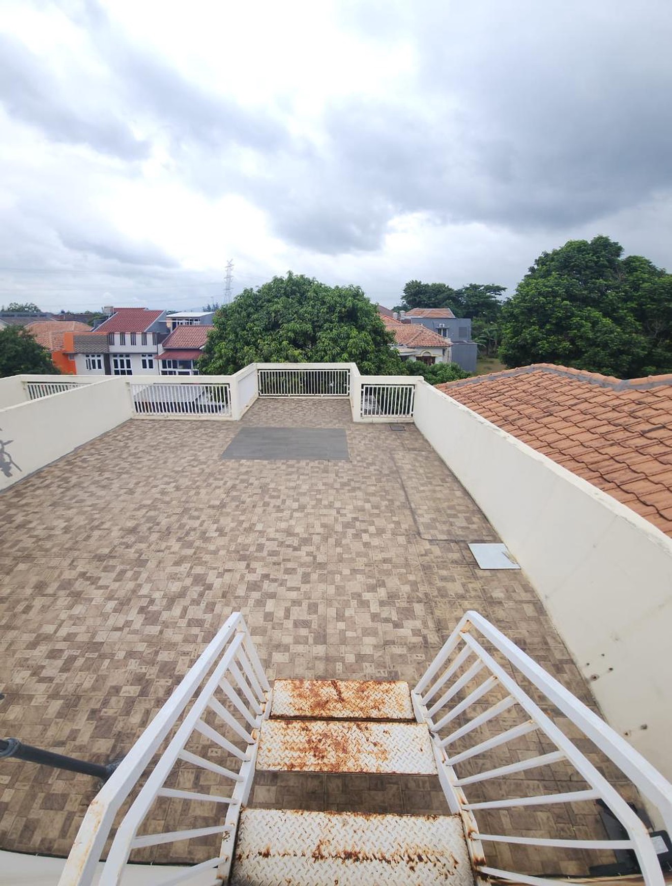 Rumah Saip Huni 3 Lantai di Legenda Wisata Cibubur   