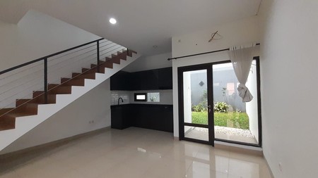 Rumah Baru Minimalis Modern di Komplek Puri Syailendra Sayap Surya Sumantri